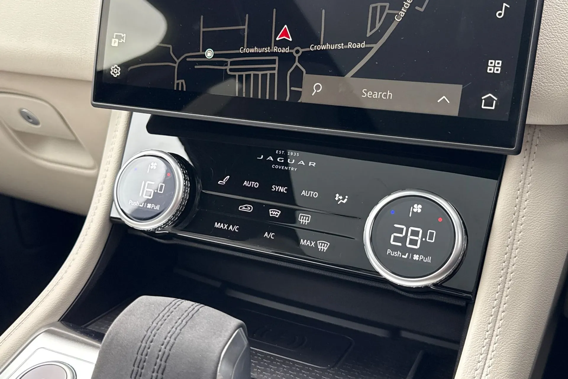 Jaguar F-PACE thumbnail image number 55