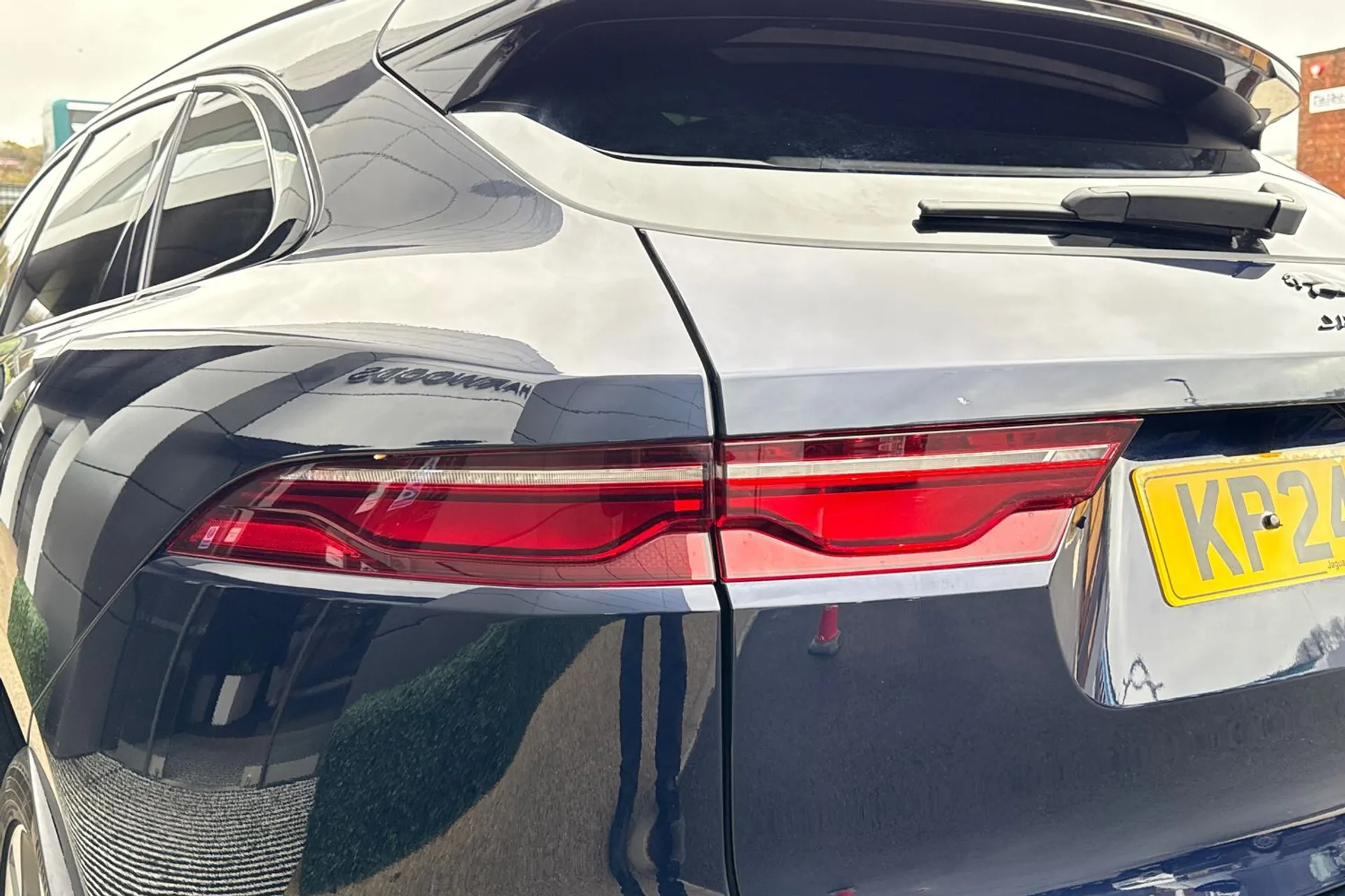 Jaguar F-PACE thumbnail image number 40