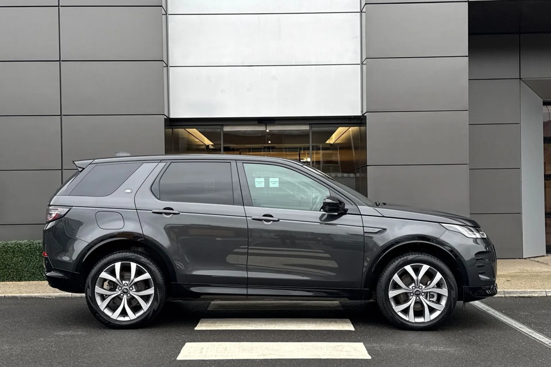 LAND ROVER DISCOVERY SPORT thumbnail image number 2