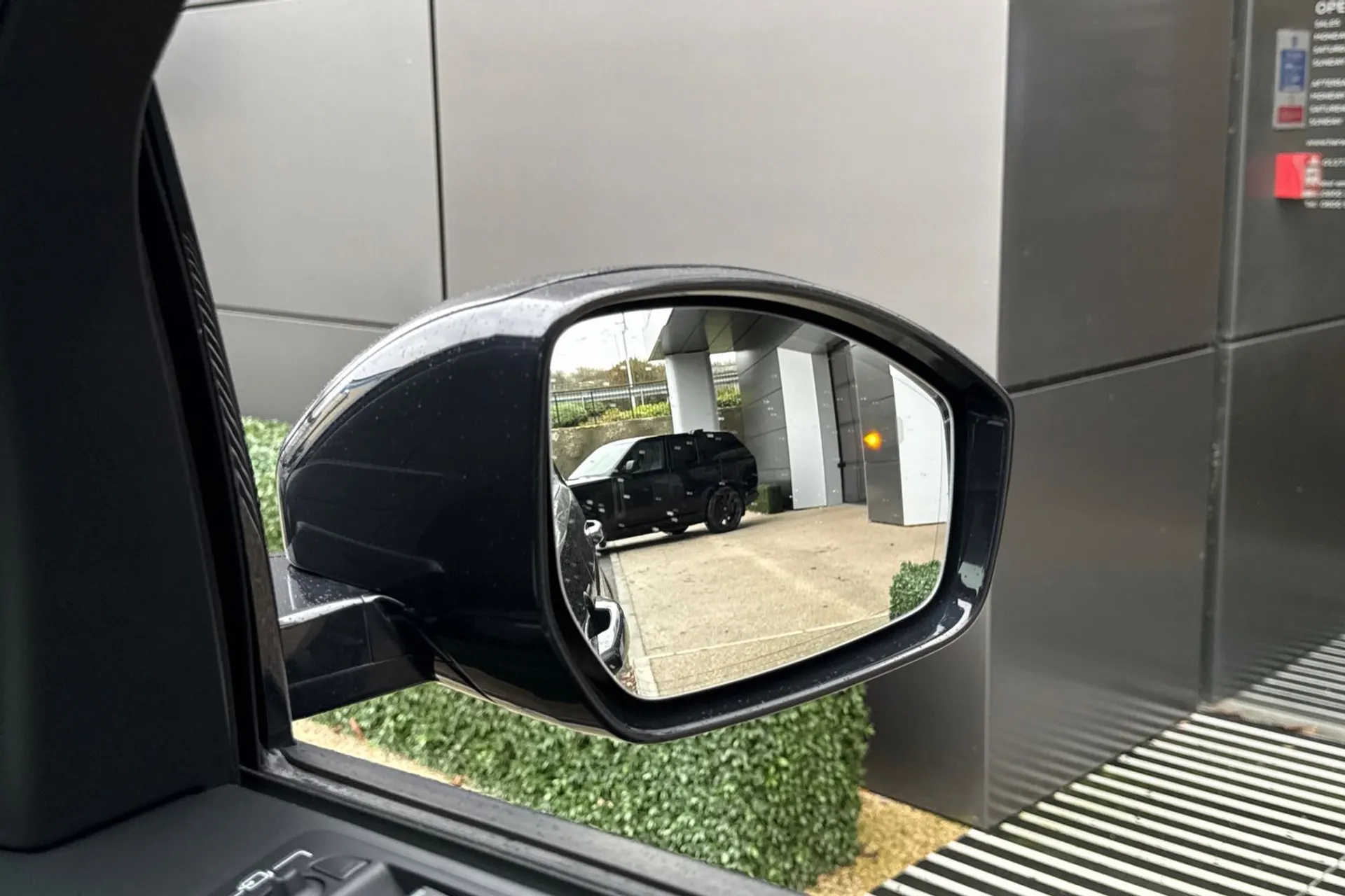 LAND ROVER DISCOVERY SPORT thumbnail image number 16