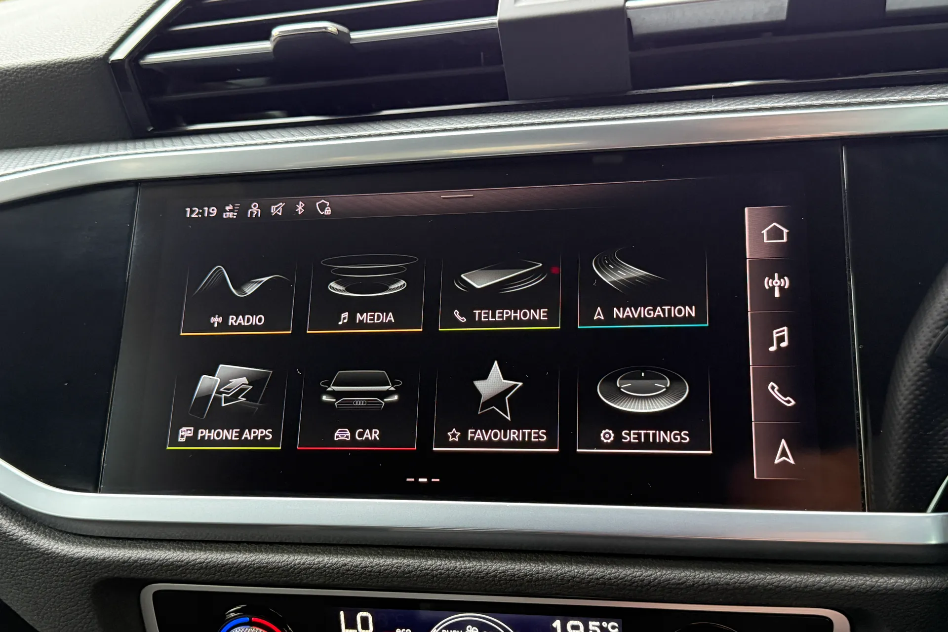 Audi Q3 thumbnail image number 13