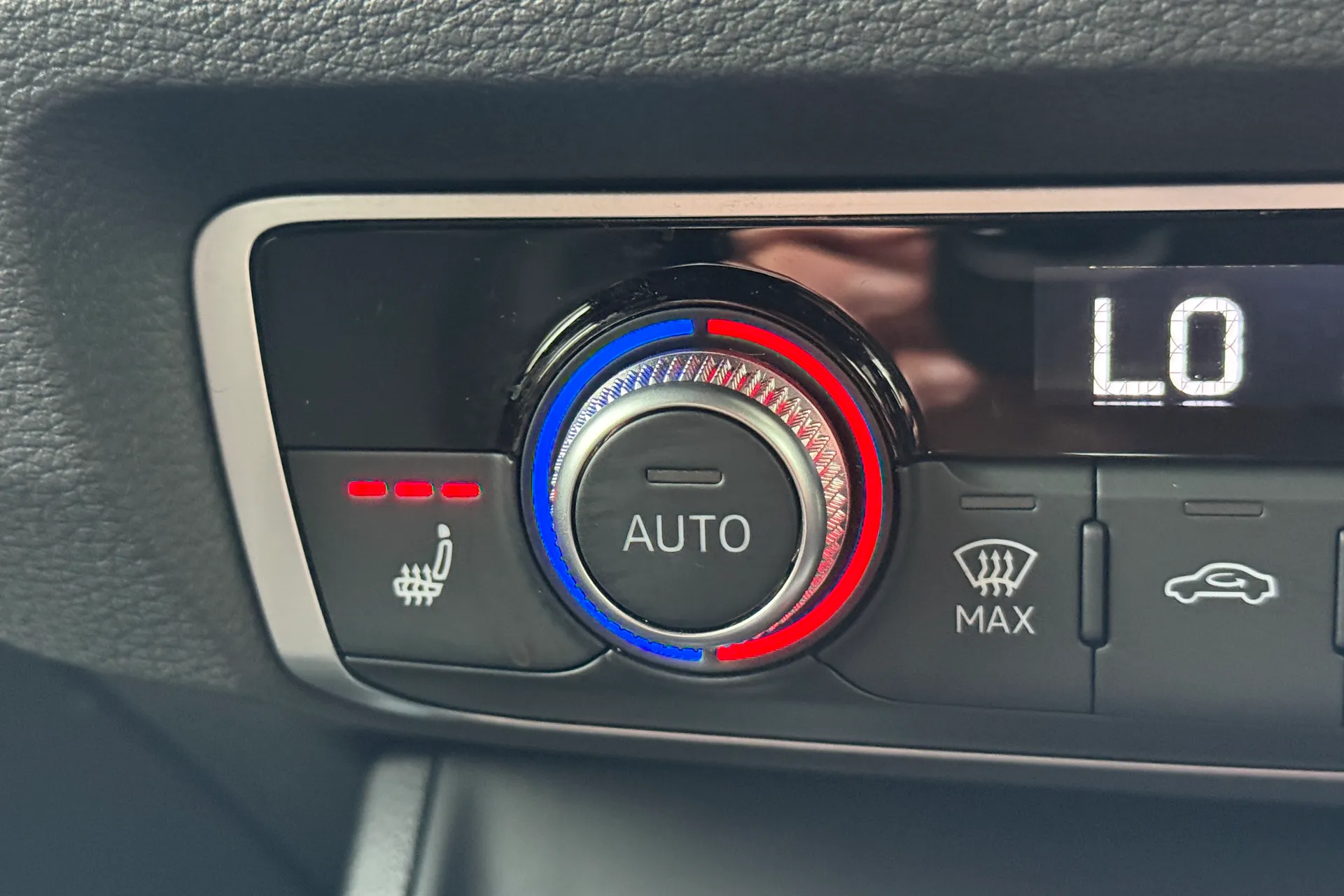 Audi Q3 thumbnail image number 19