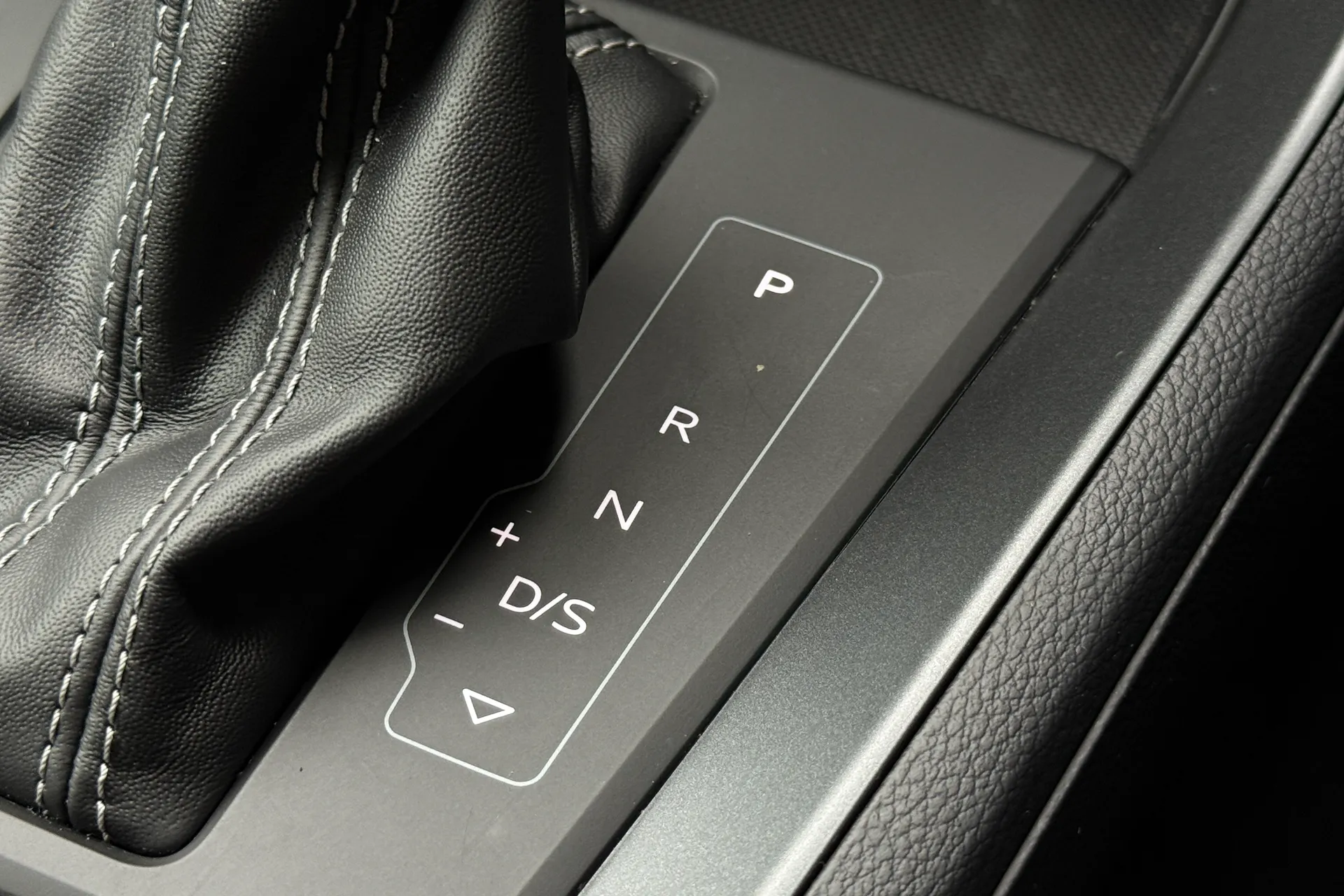 Audi Q3 thumbnail image number 22