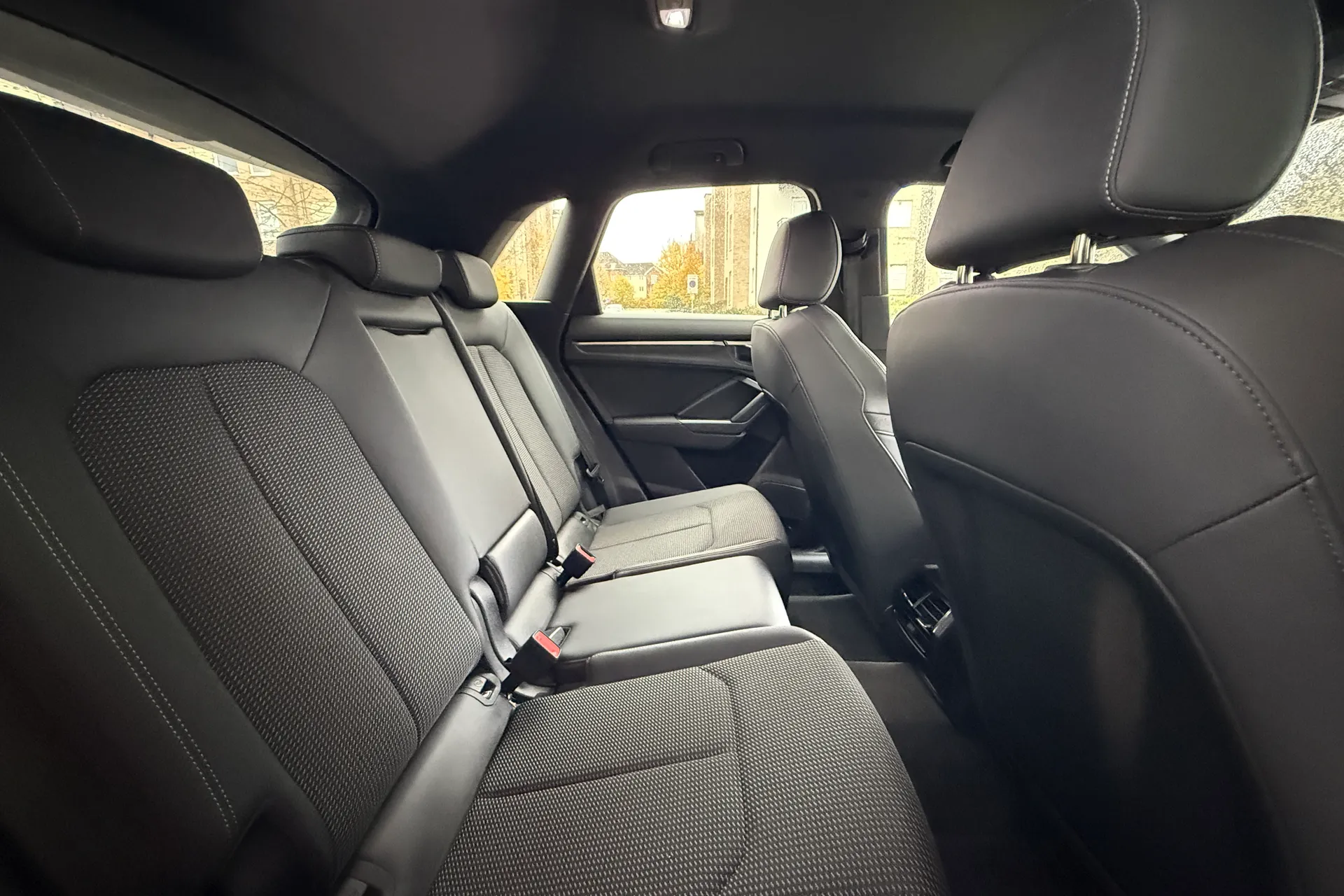 Audi Q3 thumbnail image number 36