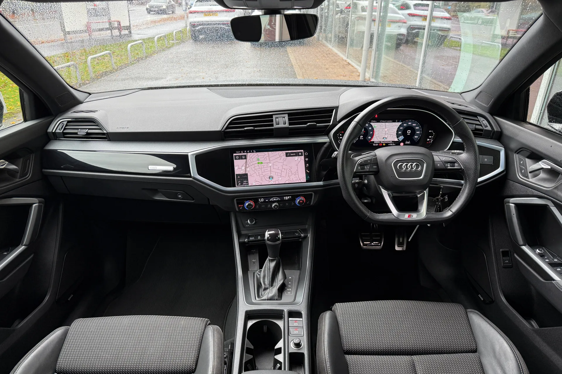 Audi Q3 thumbnail image number 3