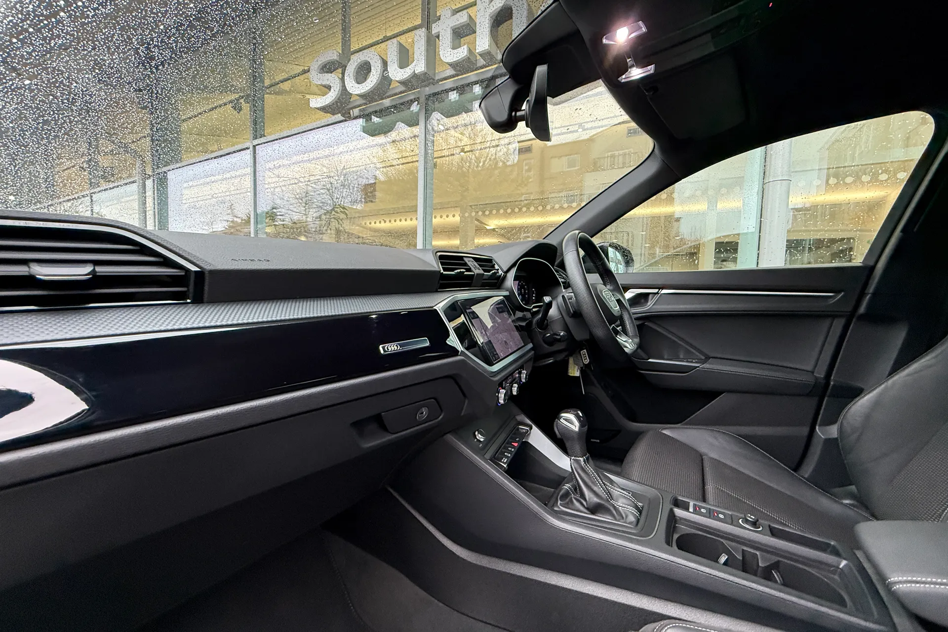 Audi Q3 thumbnail image number 6