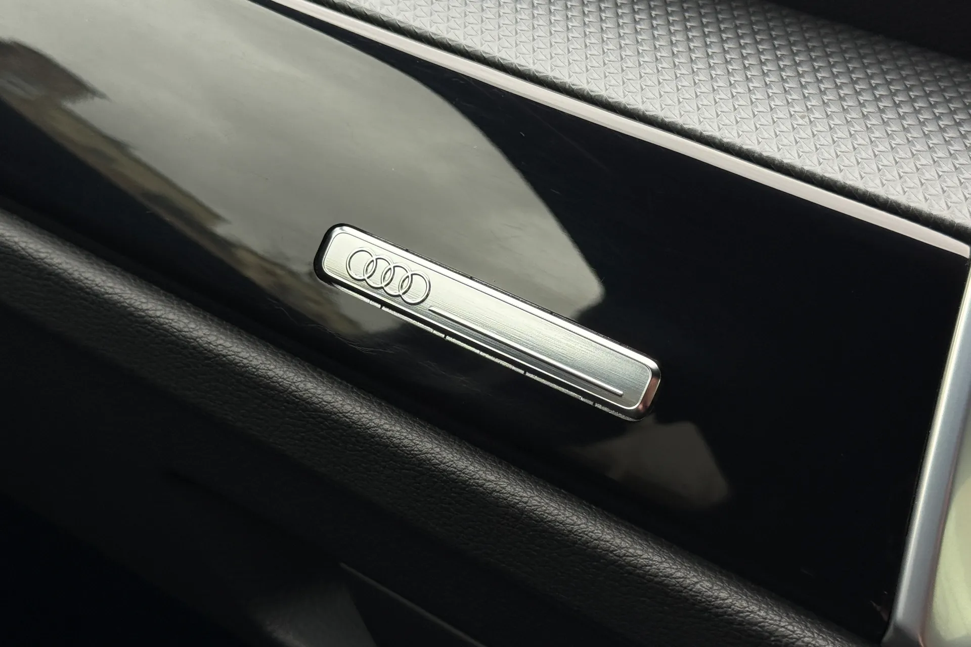 Audi Q3 thumbnail image number 20