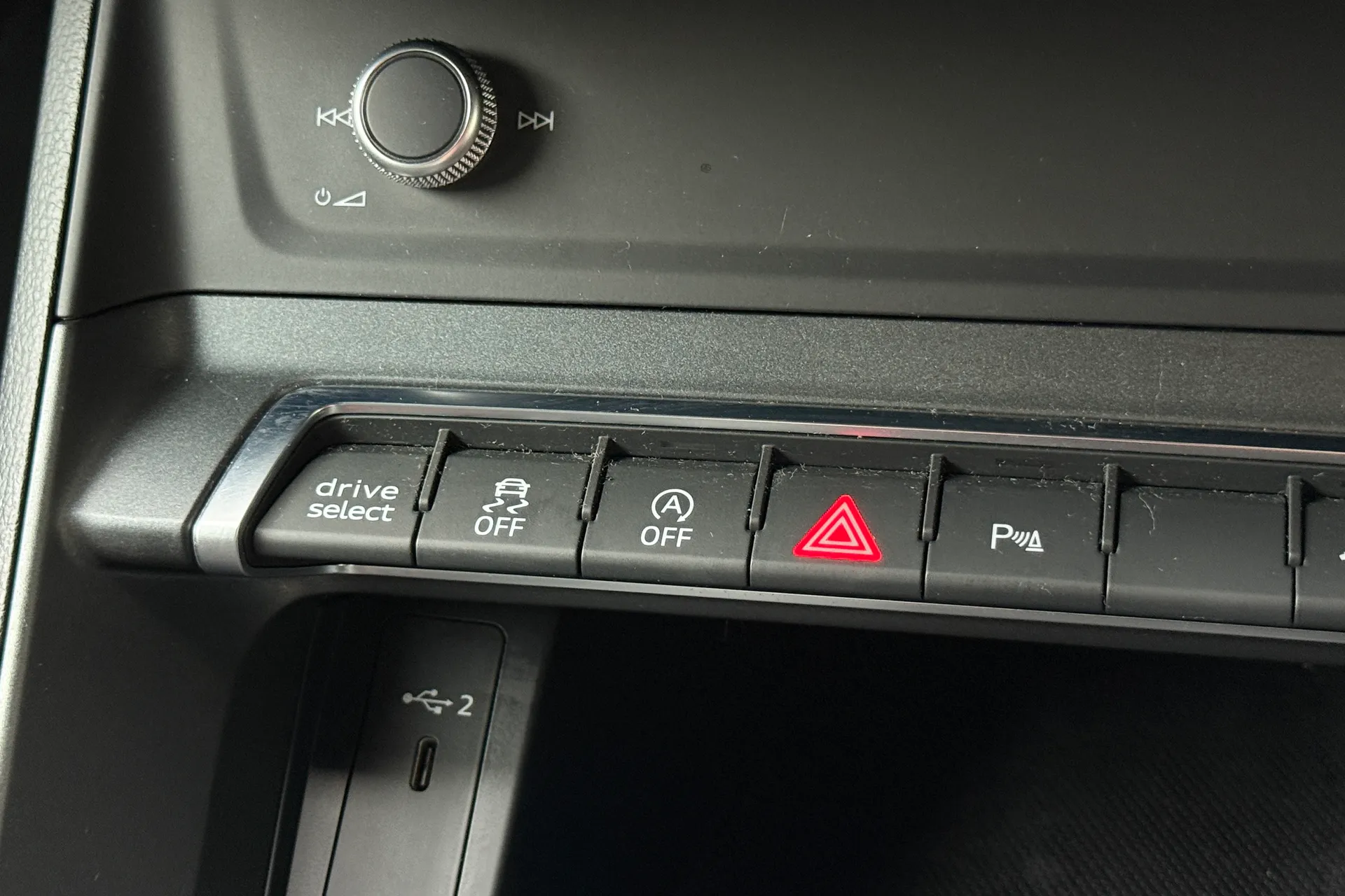 Audi Q3 thumbnail image number 17