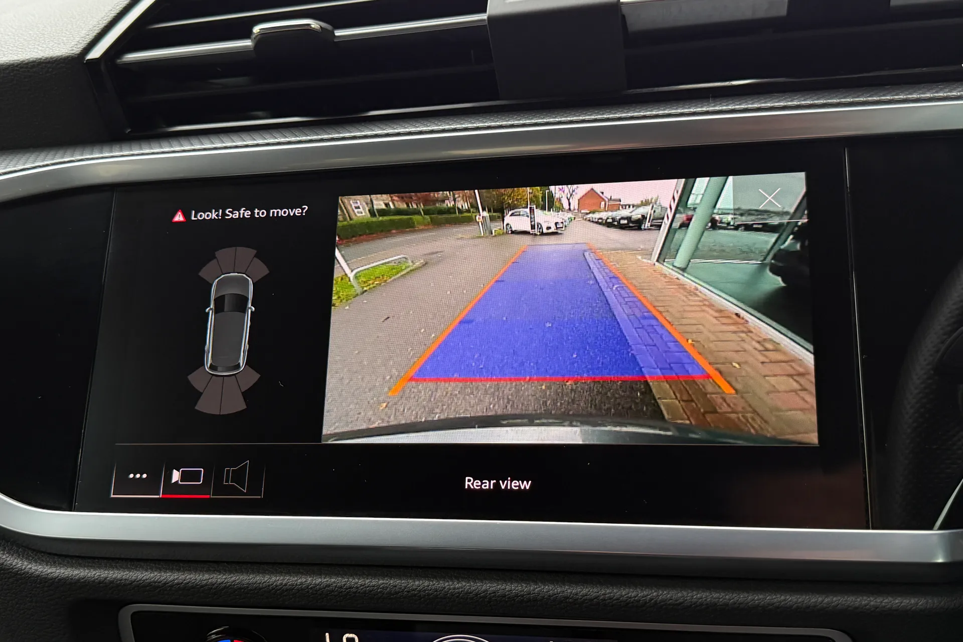 Audi Q3 thumbnail image number 4