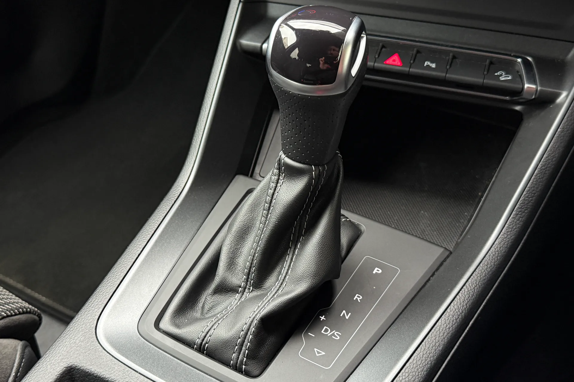 Audi Q3 thumbnail image number 21