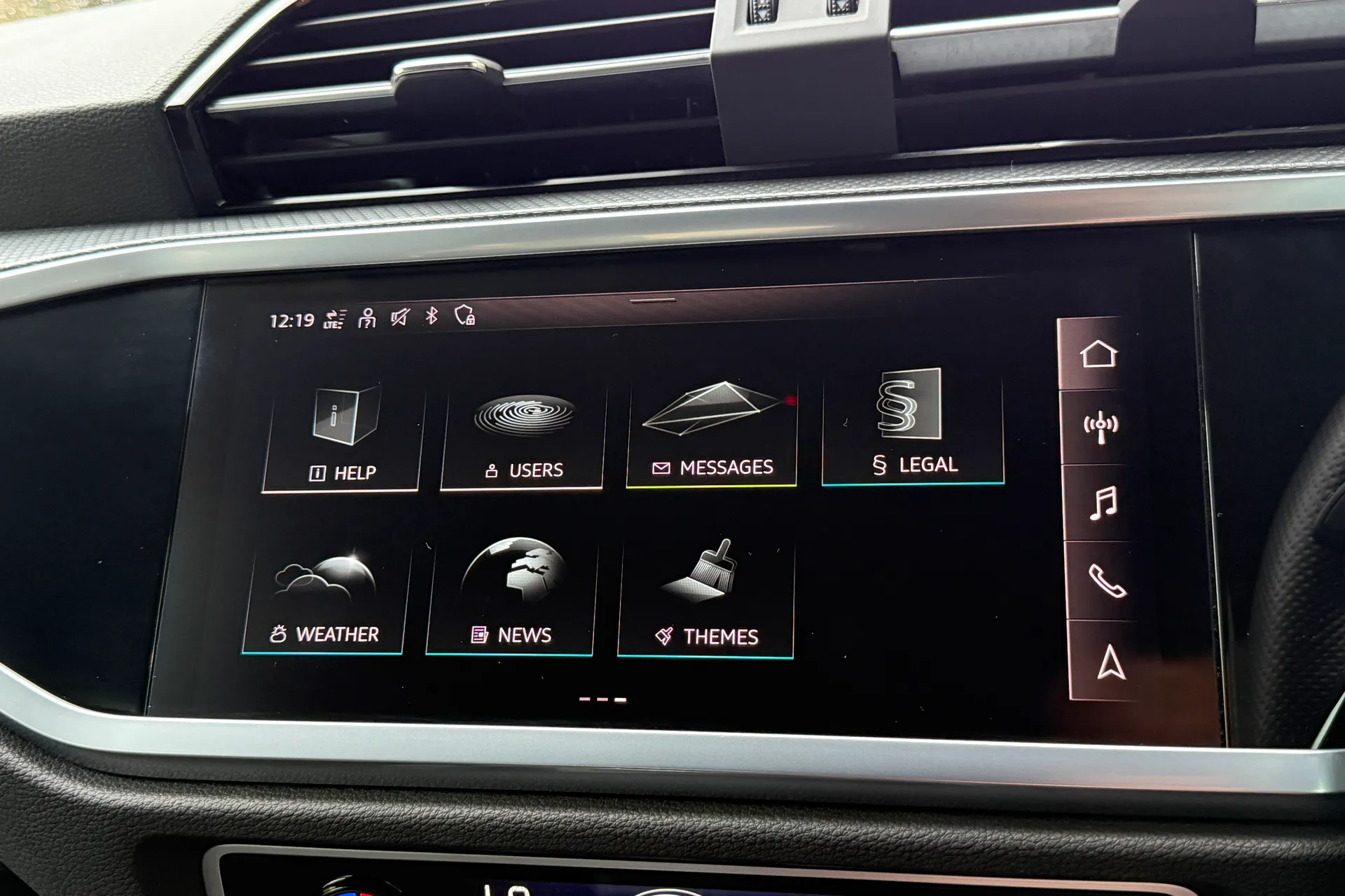 Audi Q3 thumbnail image number 14