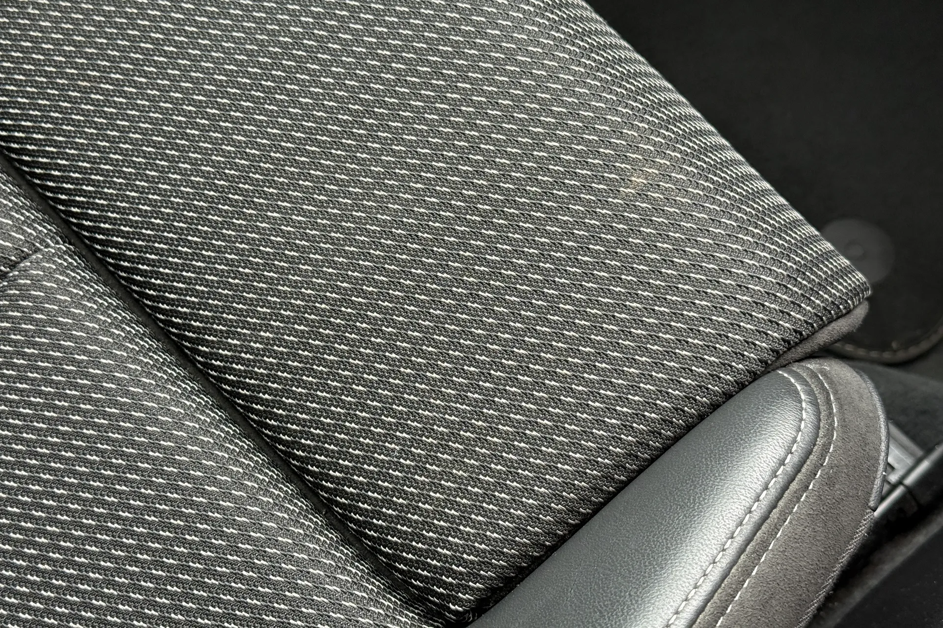 Audi Q3 thumbnail image number 24