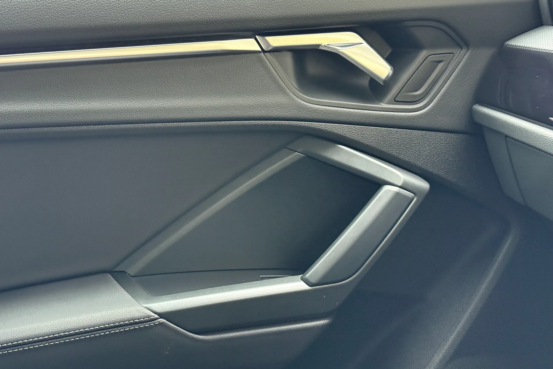 Audi Q3 thumbnail image number 25