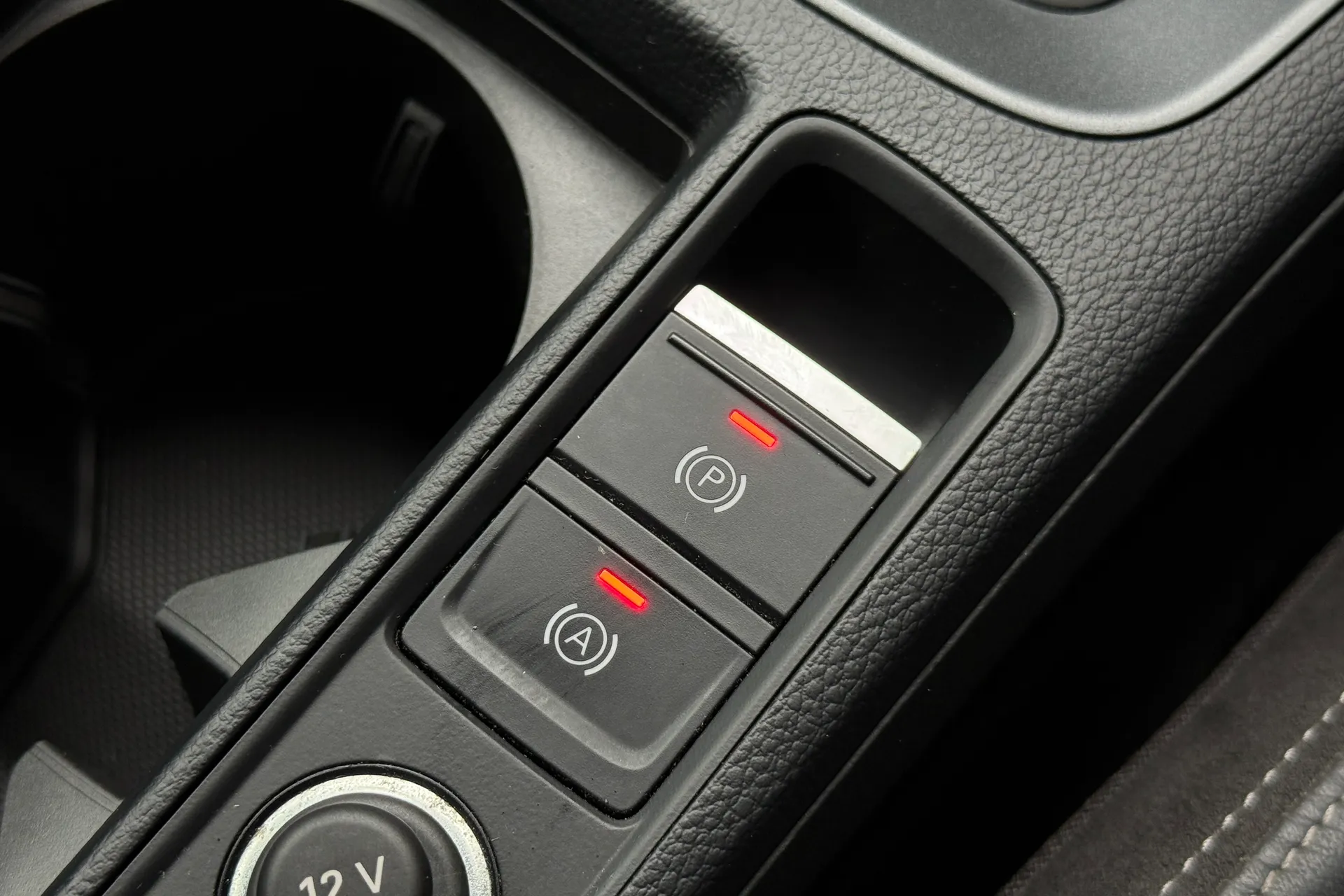 Audi Q3 thumbnail image number 23