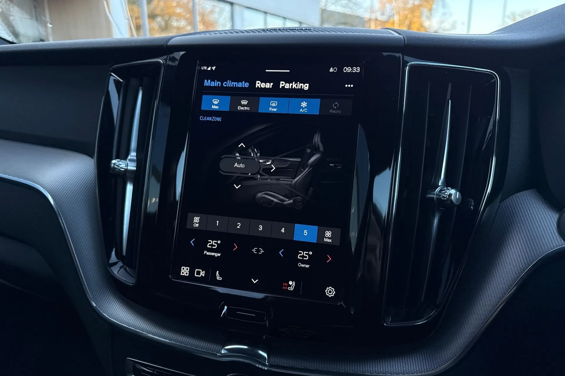 Volvo XC60 thumbnail image number 39