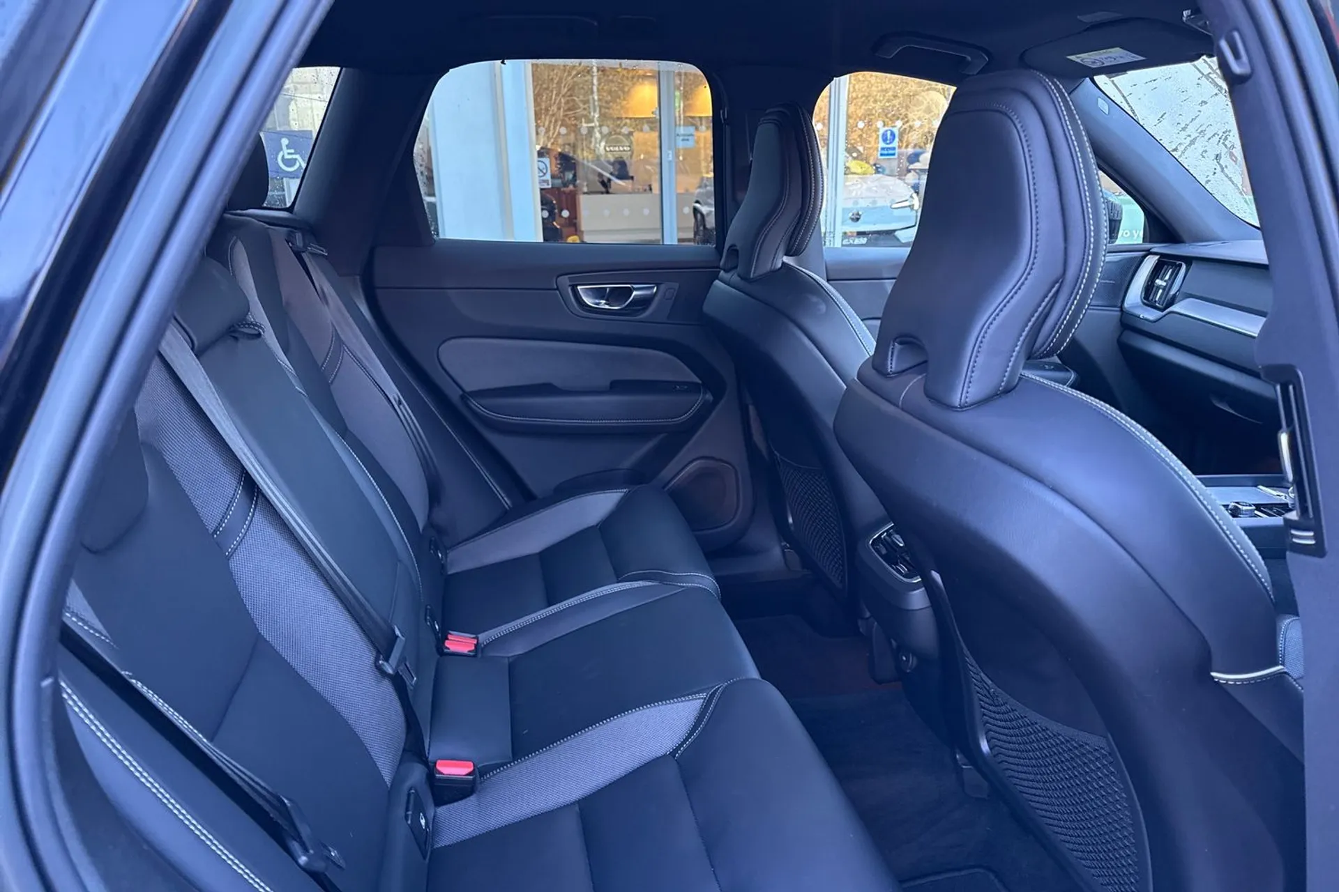 Volvo XC60 thumbnail image number 23