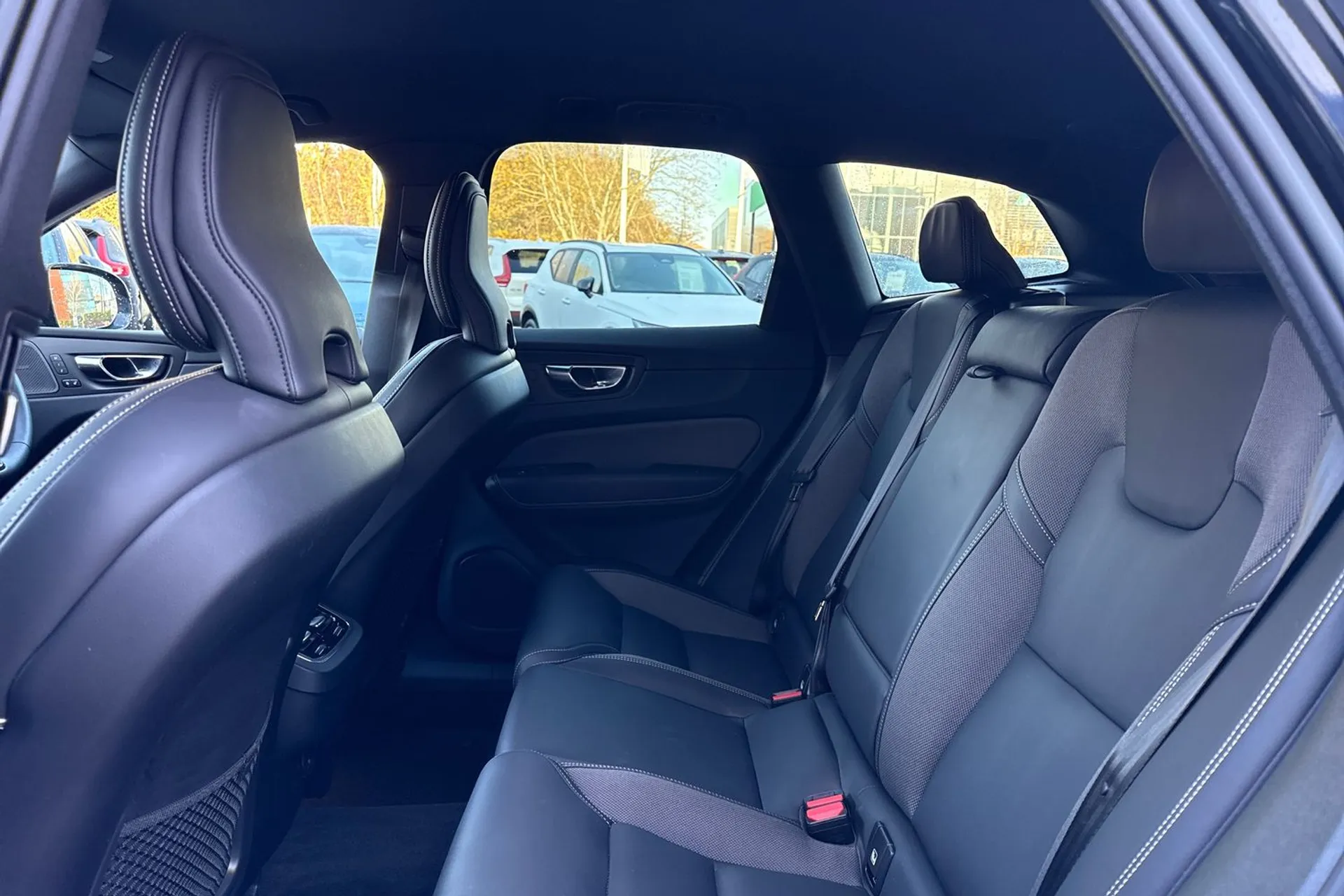 Volvo XC60 thumbnail image number 30