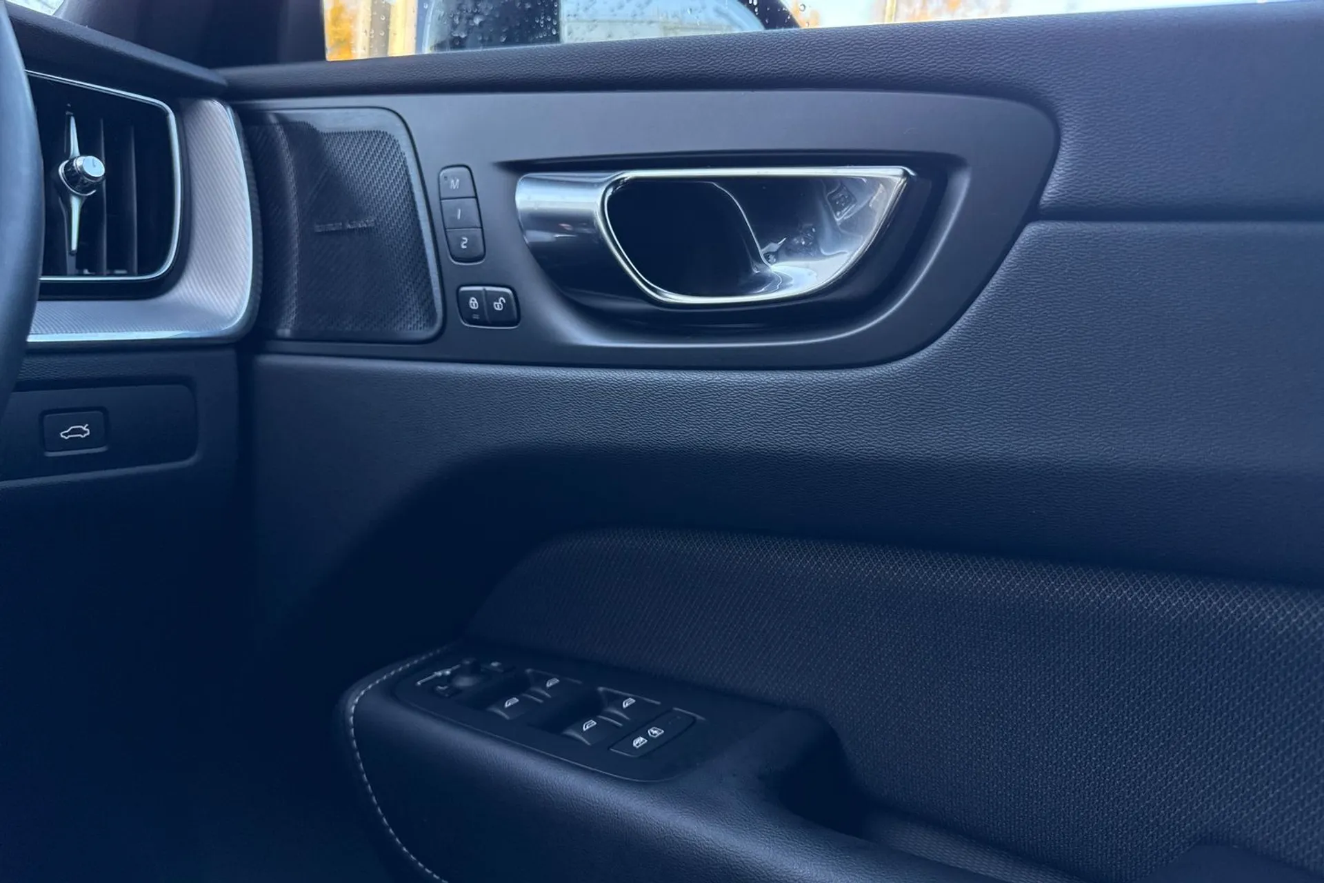 Volvo XC60 thumbnail image number 42