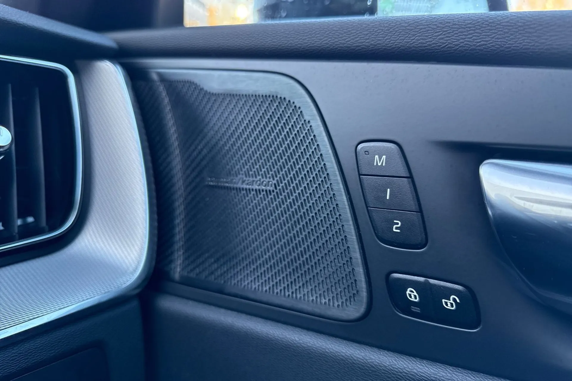 Volvo XC60 thumbnail image number 43