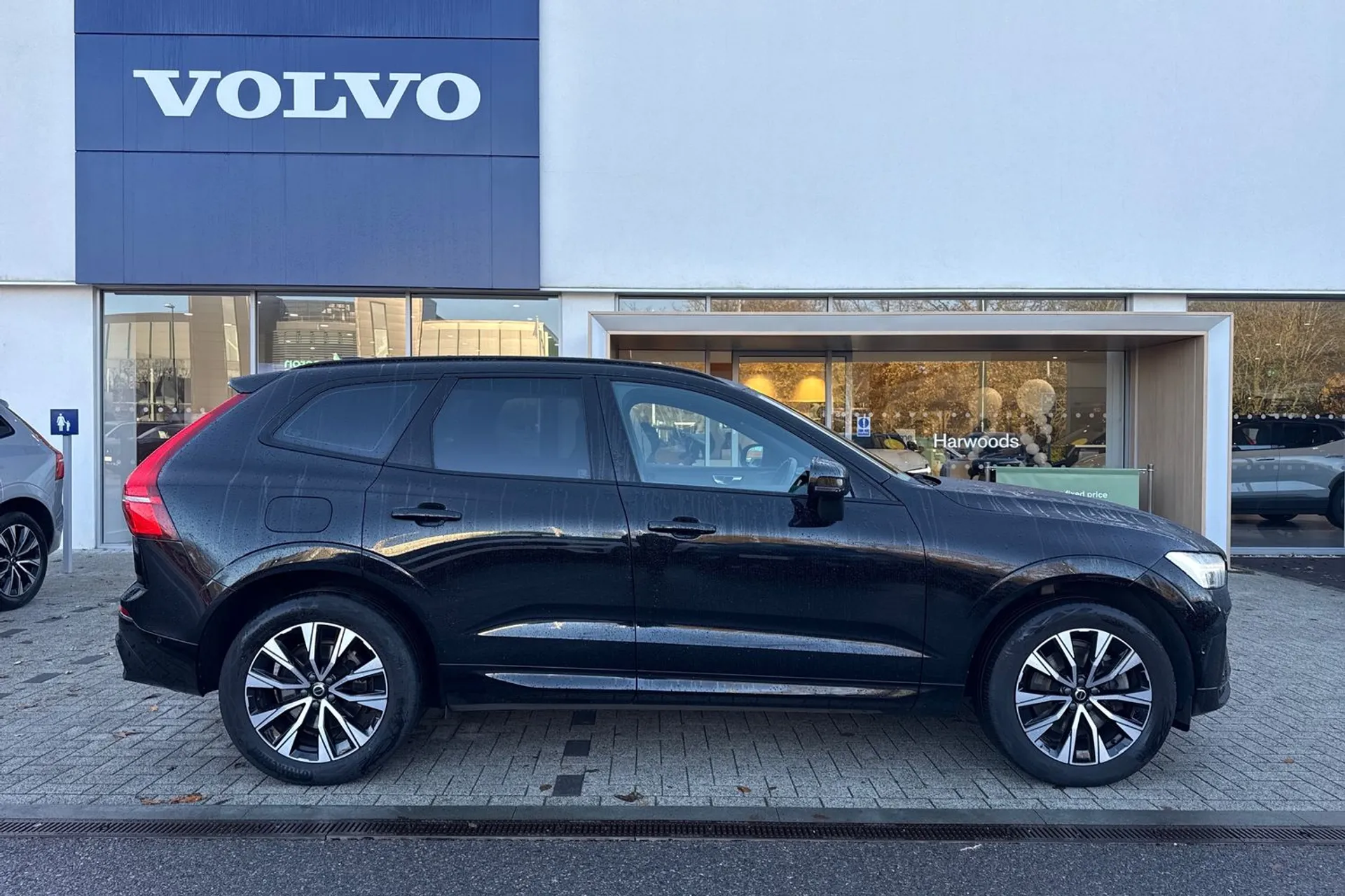 Volvo XC60 thumbnail image number 2