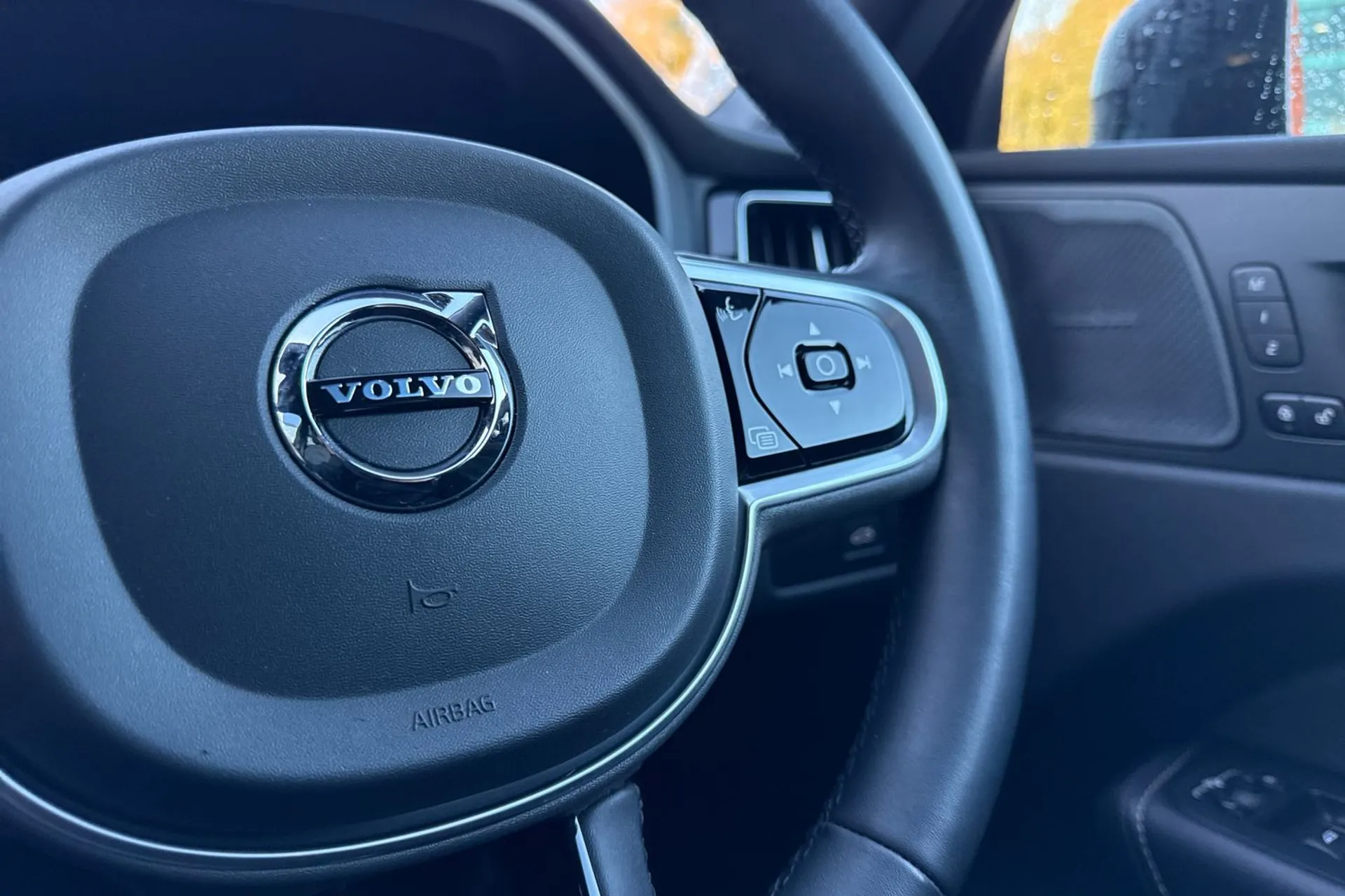 Volvo XC60 thumbnail image number 37