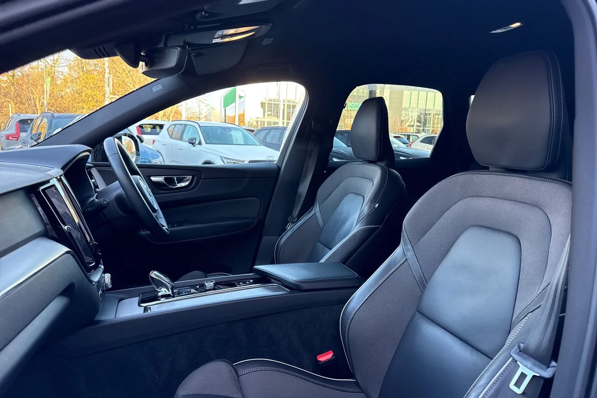 Volvo XC60 thumbnail image number 28