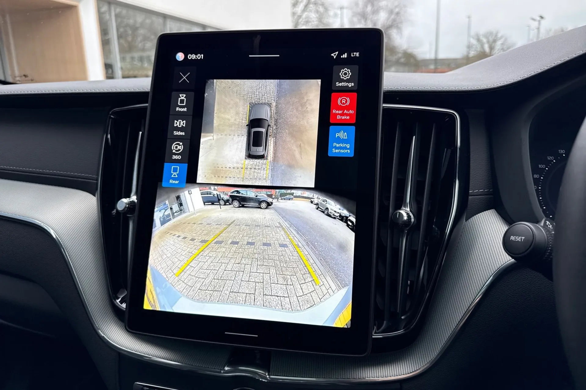 Volvo XC60 thumbnail image number 4