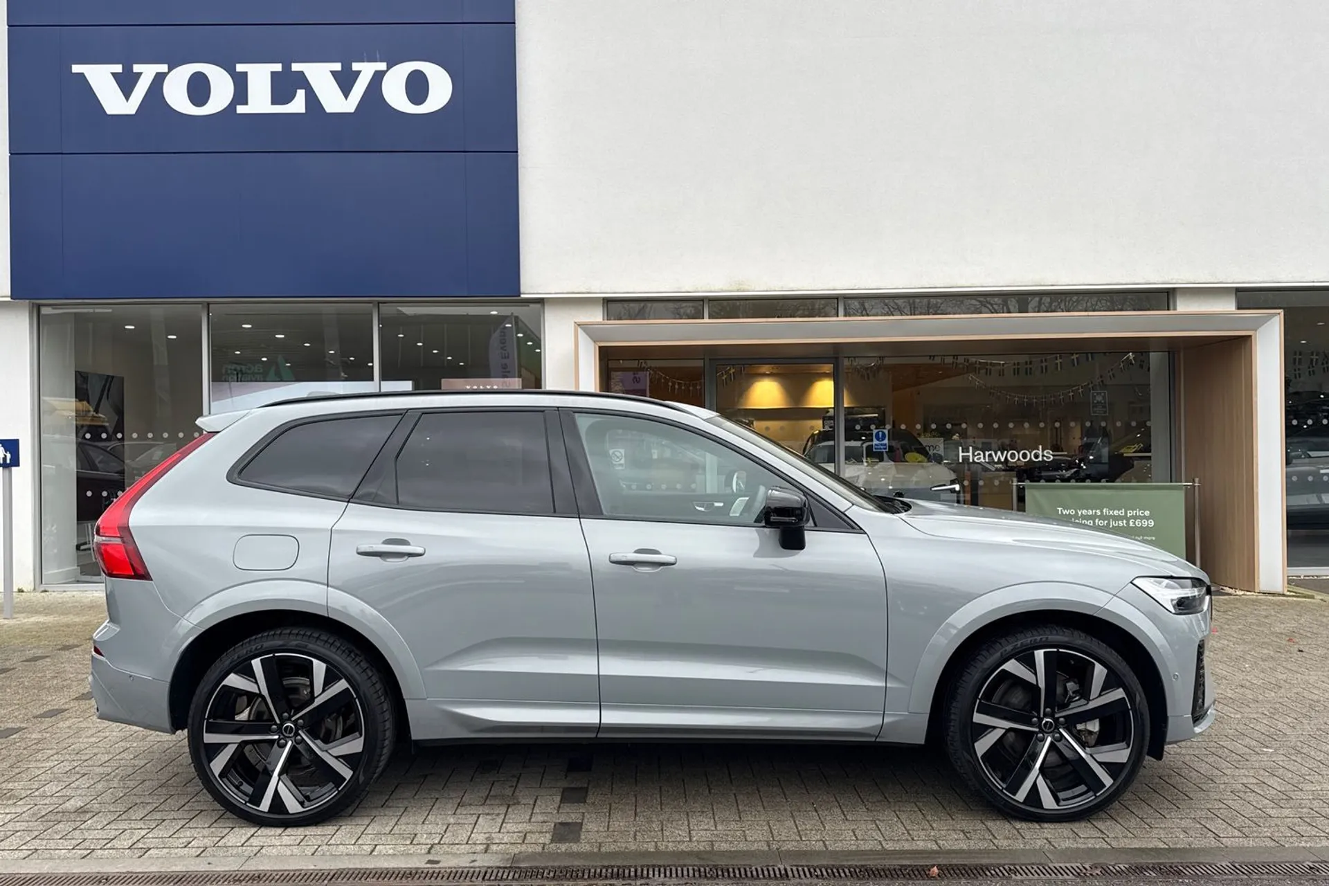 Volvo XC60 thumbnail image number 2