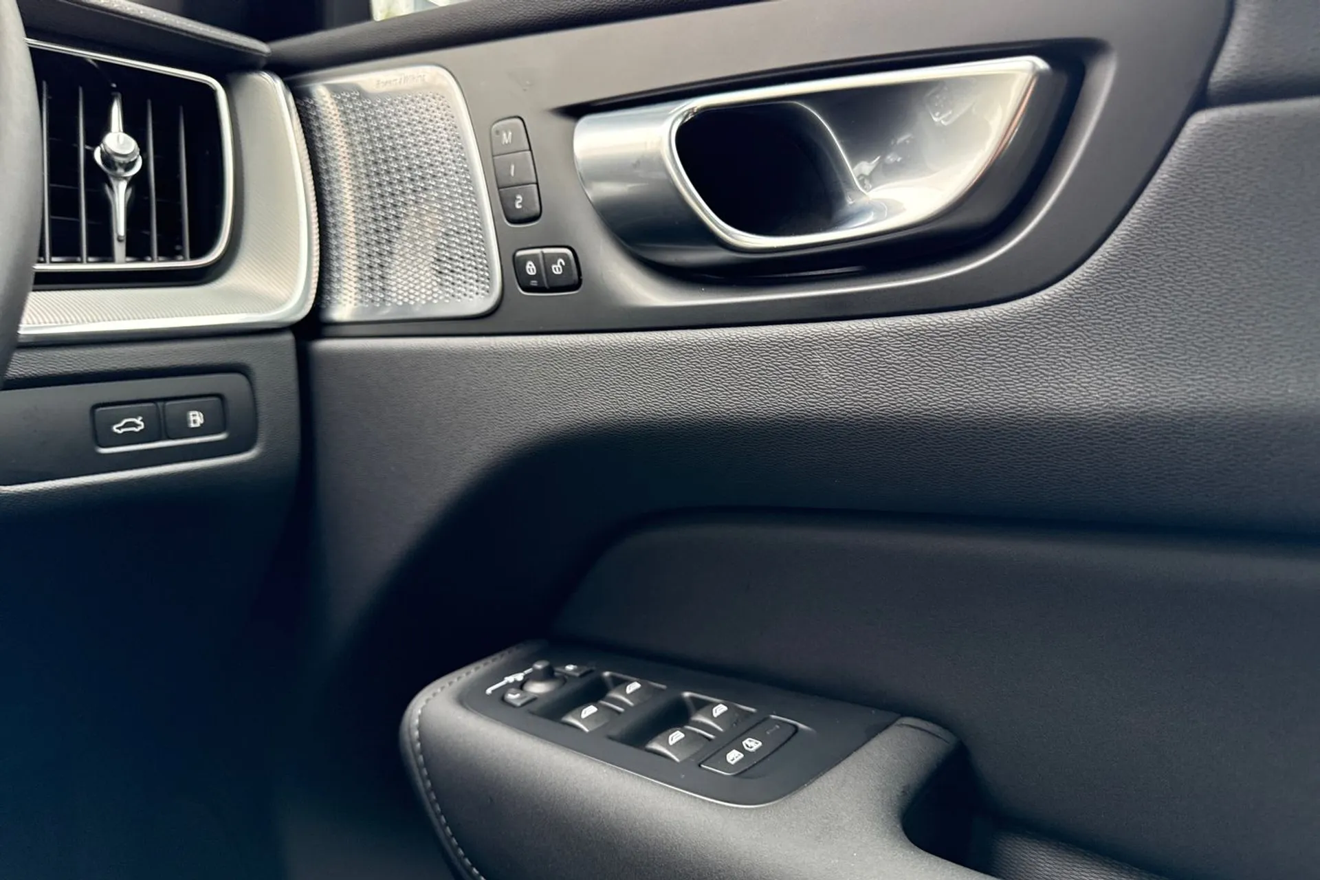 Volvo XC60 thumbnail image number 44