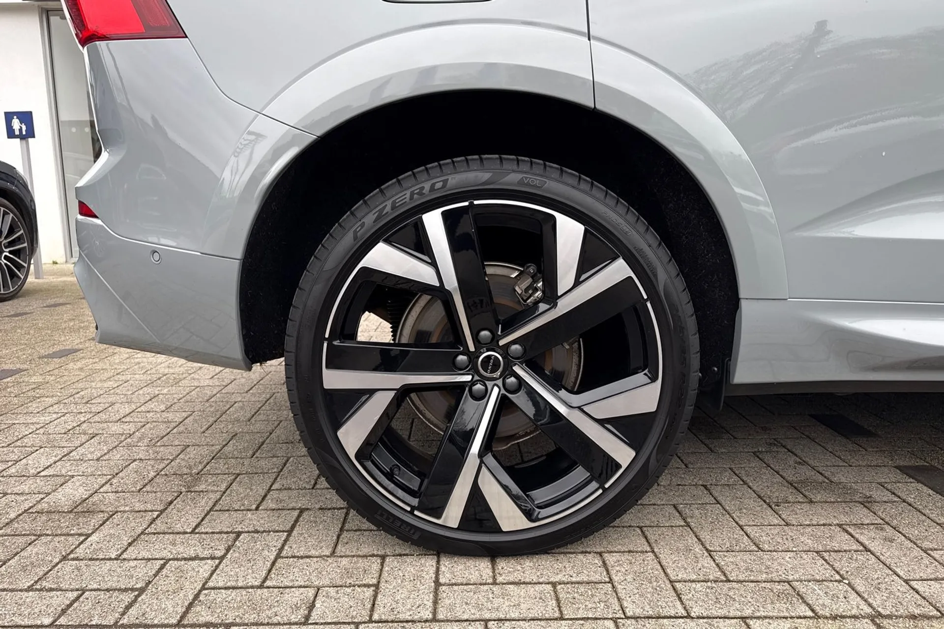 Volvo XC60 thumbnail image number 14