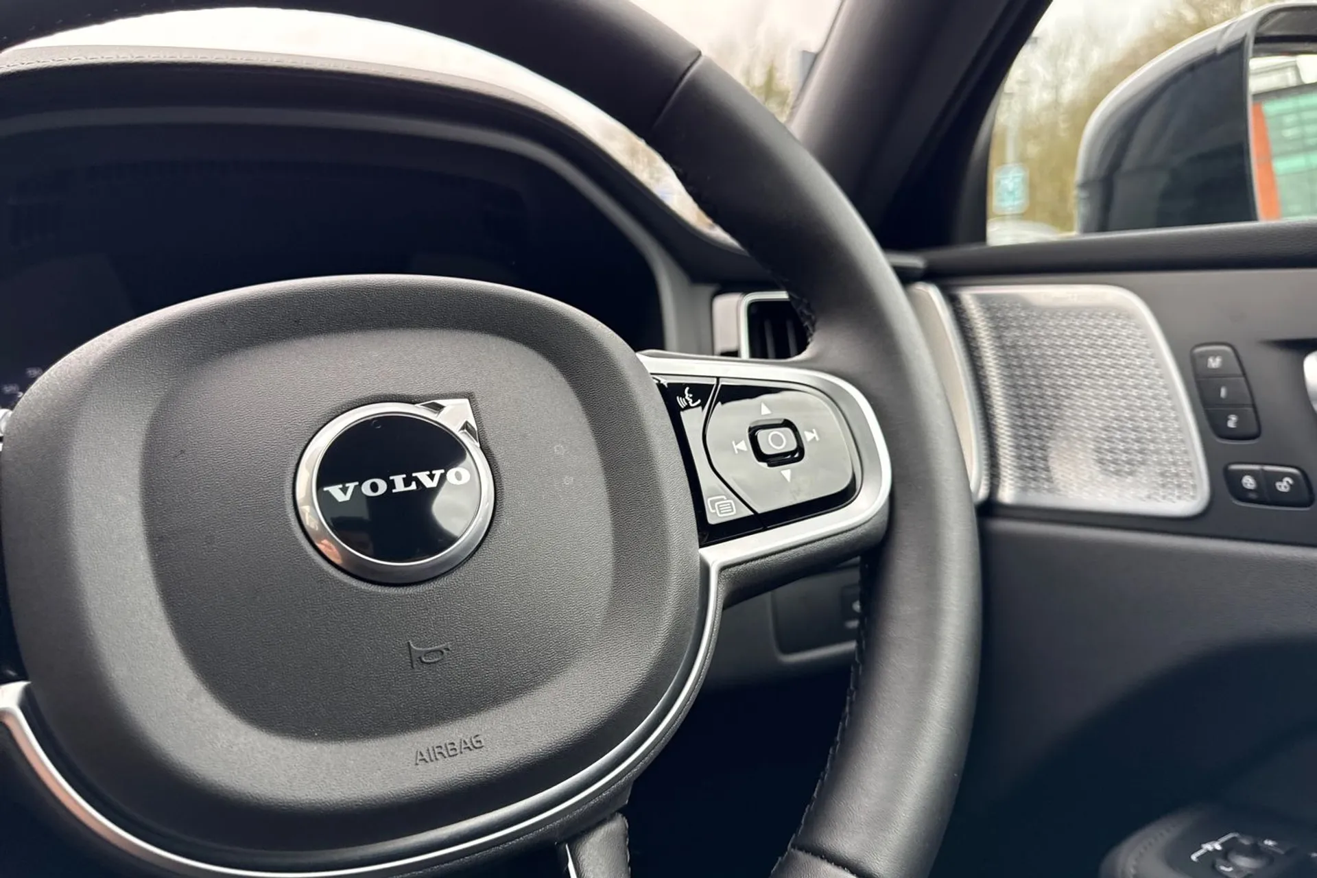 Volvo XC60 thumbnail image number 38