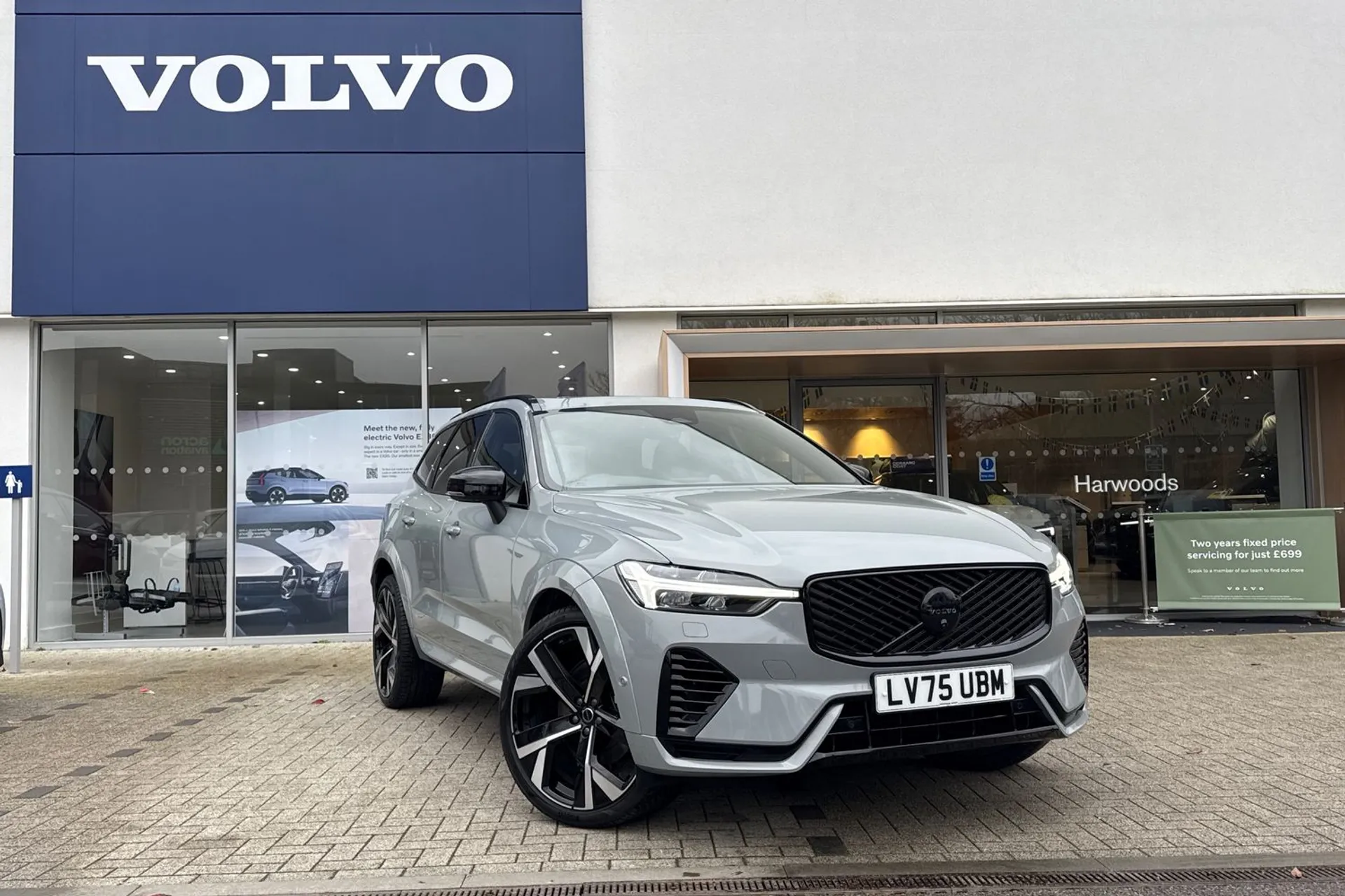 Volvo XC60 focused image