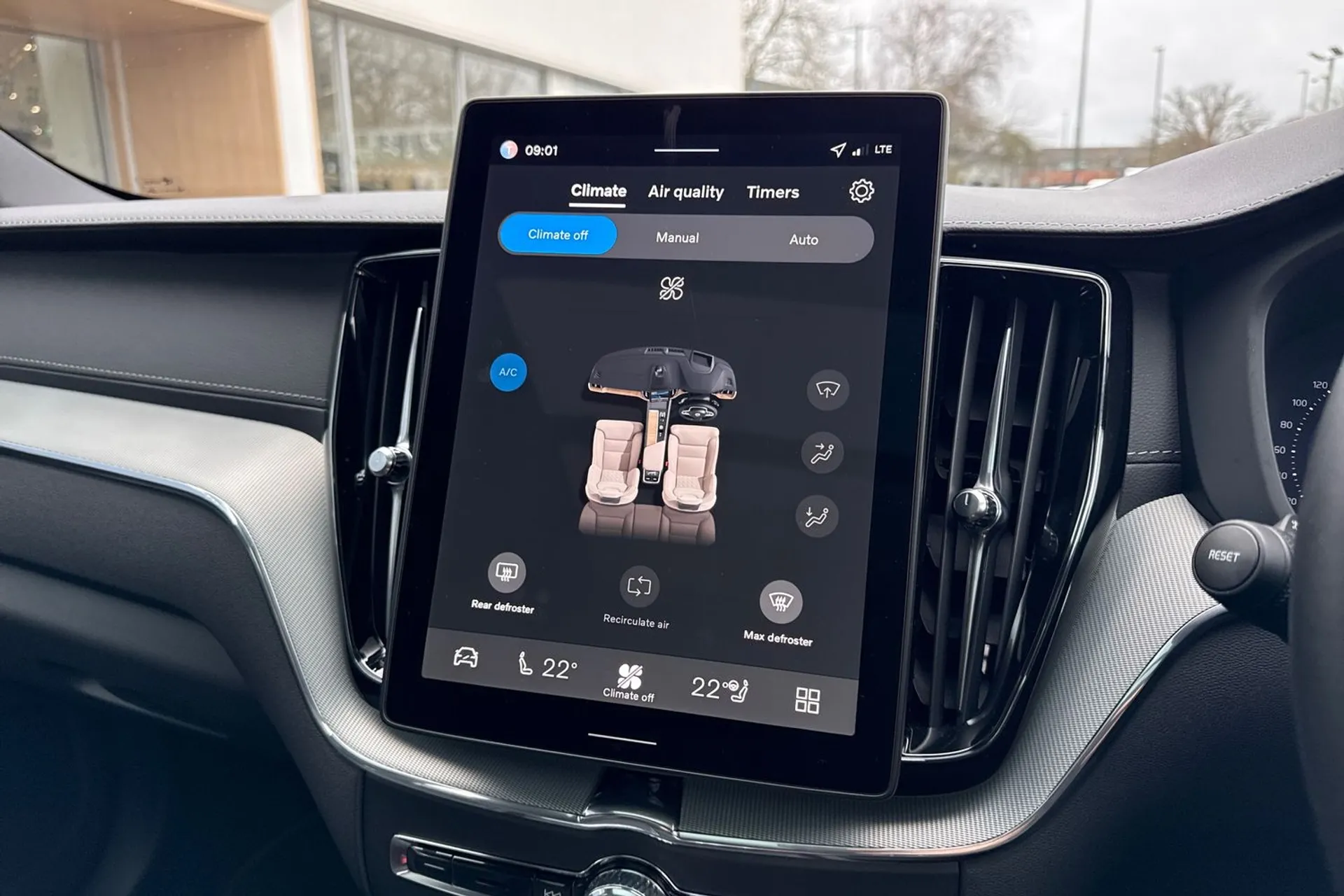 Volvo XC60 thumbnail image number 40