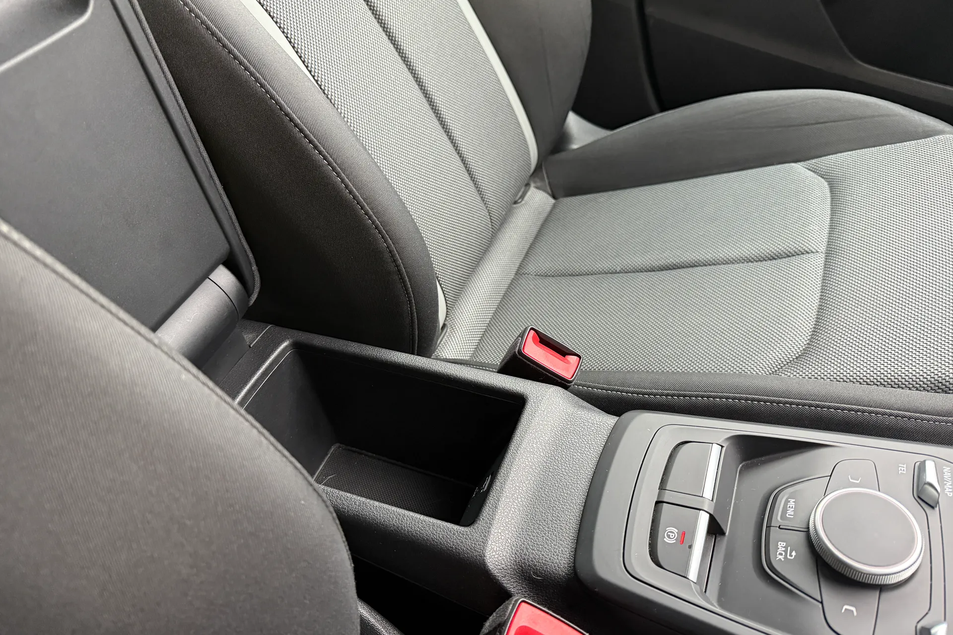 Audi Q2 thumbnail image number 16