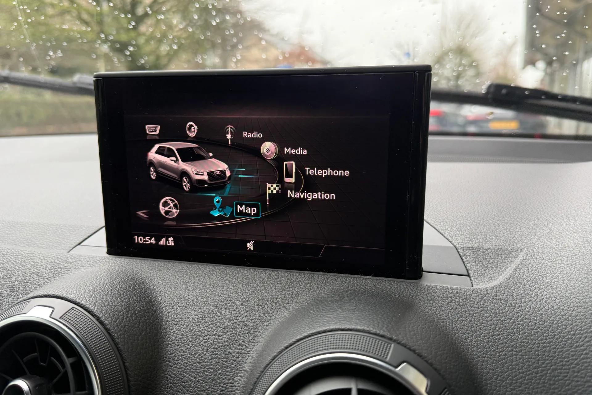 Audi Q2 thumbnail image number 7