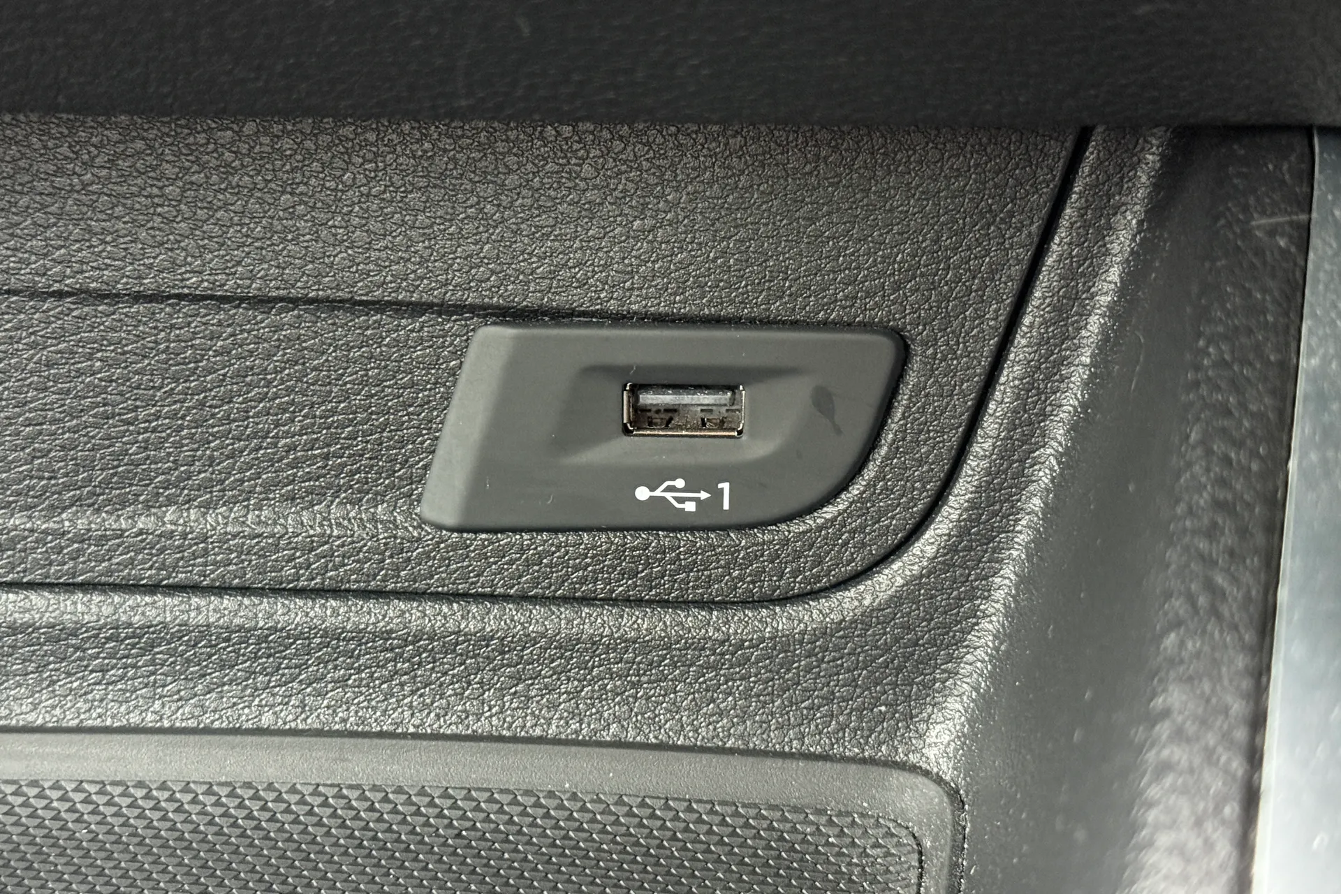 Audi Q2 thumbnail image number 10