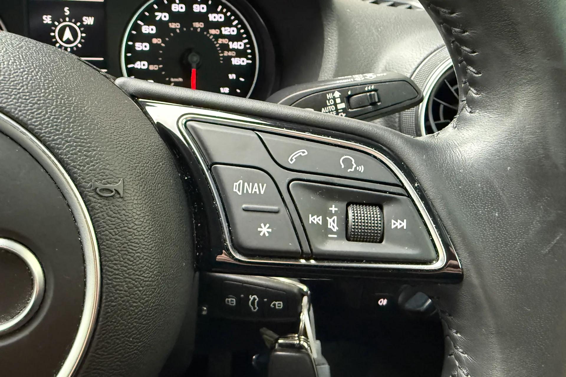 Audi Q2 thumbnail image number 21