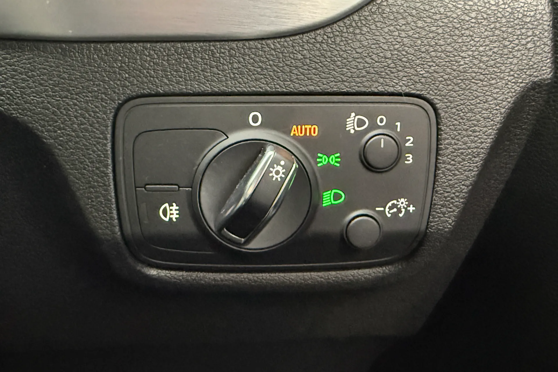 Audi Q2 thumbnail image number 24