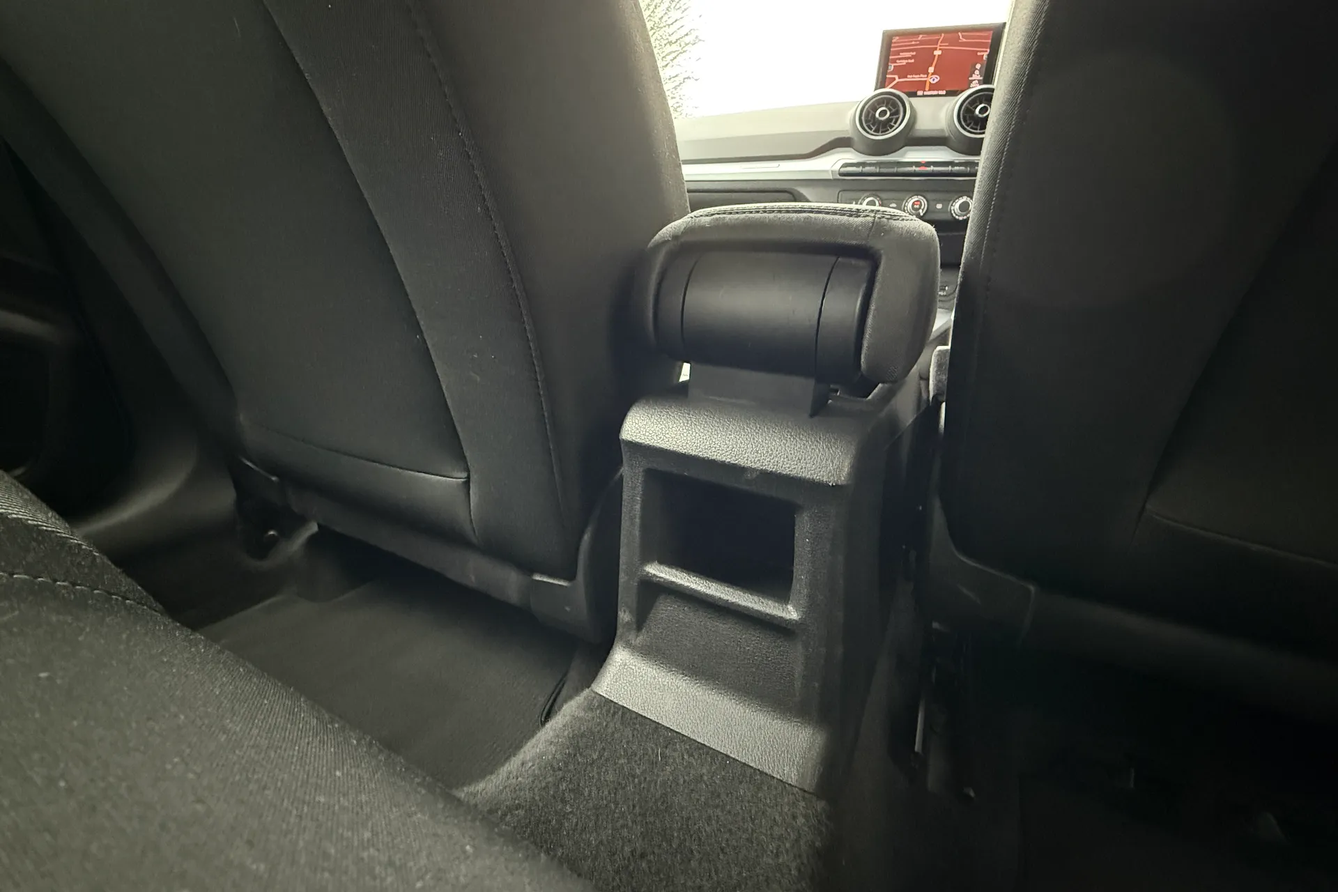 Audi Q2 thumbnail image number 36