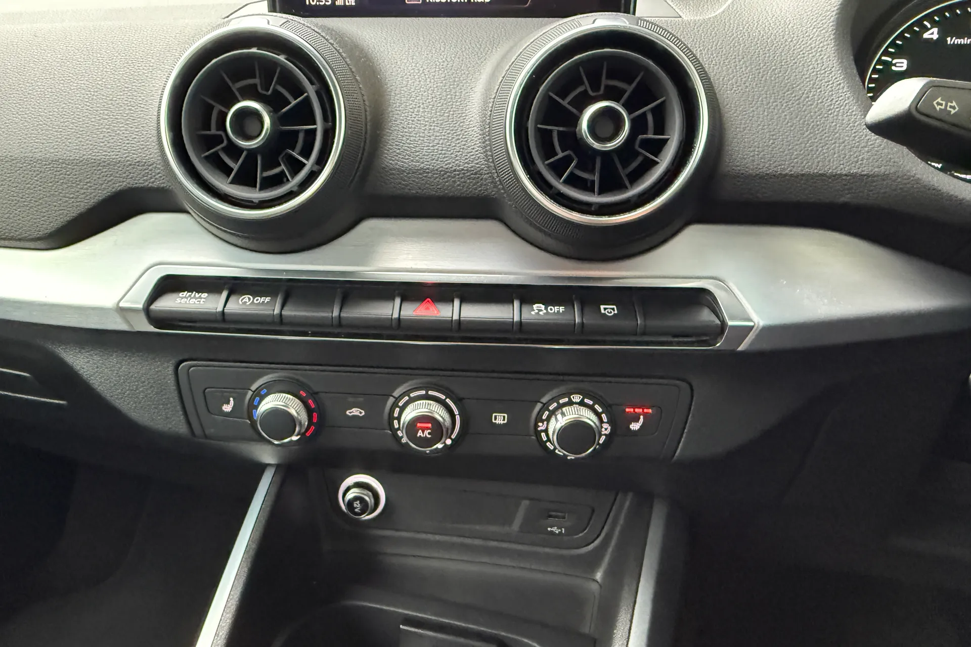 Audi Q2 thumbnail image number 8