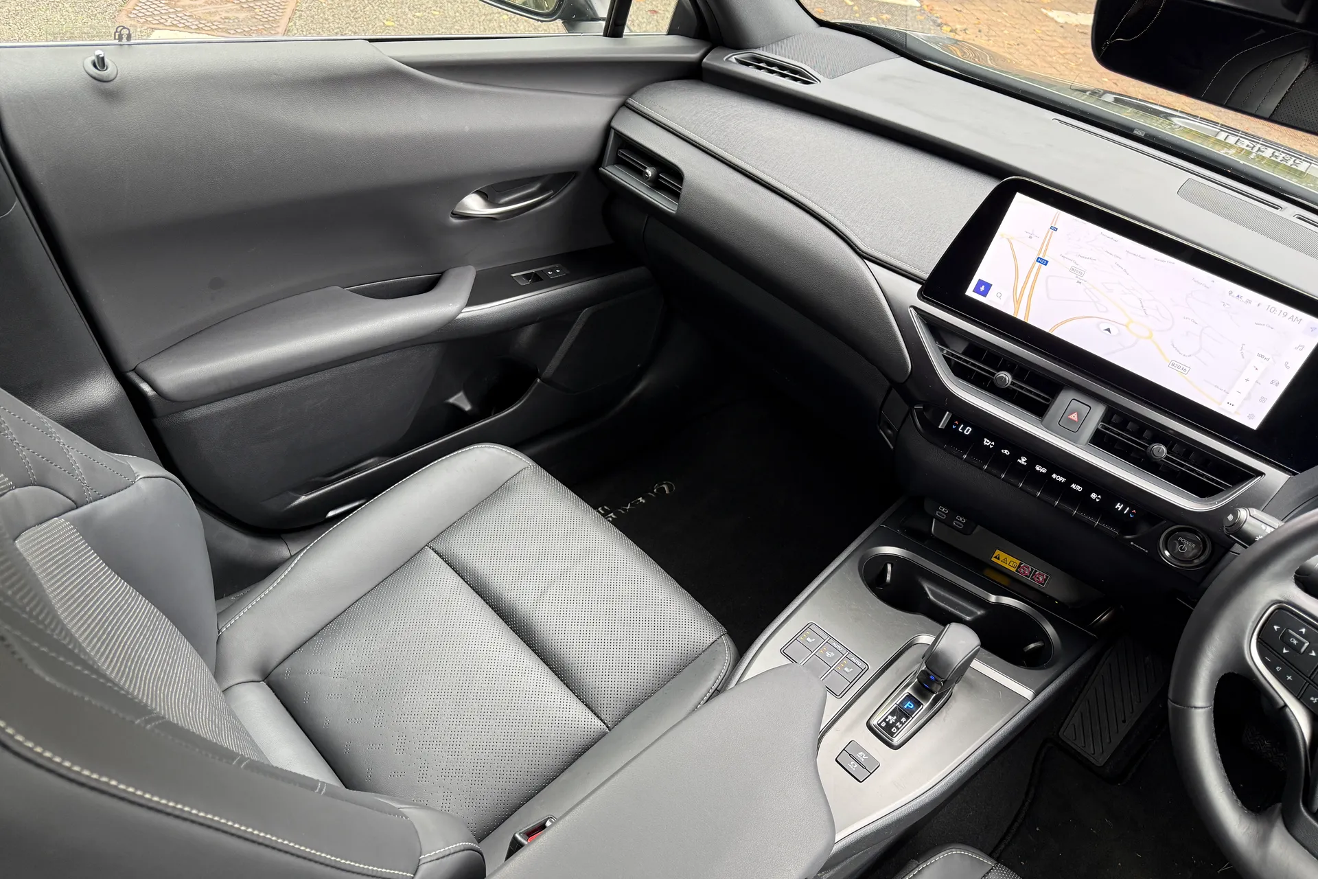 LEXUS UX thumbnail image number 56