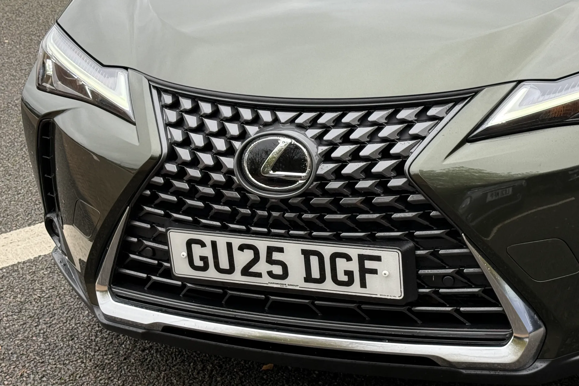 LEXUS UX thumbnail image number 23