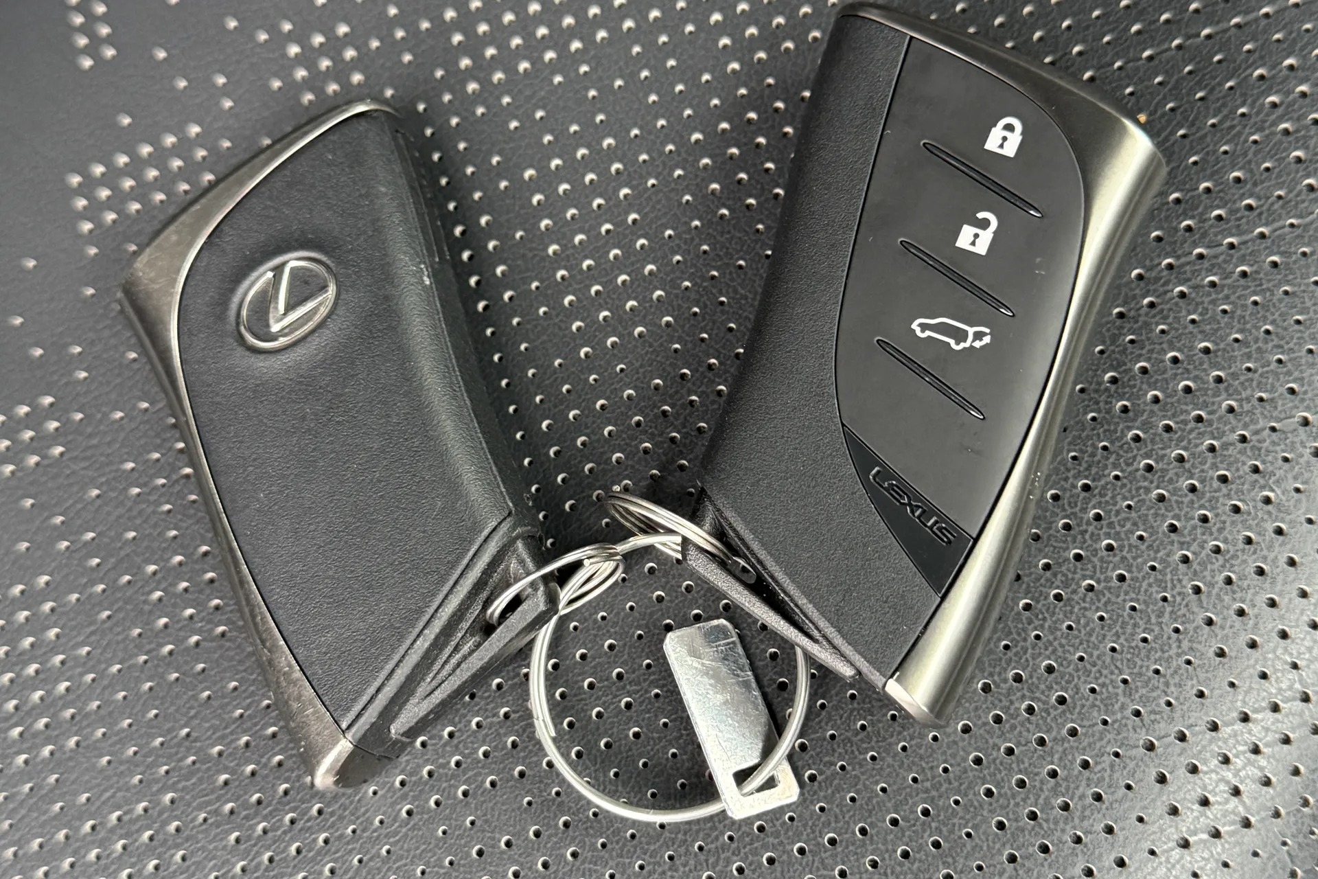 LEXUS UX thumbnail image number 61