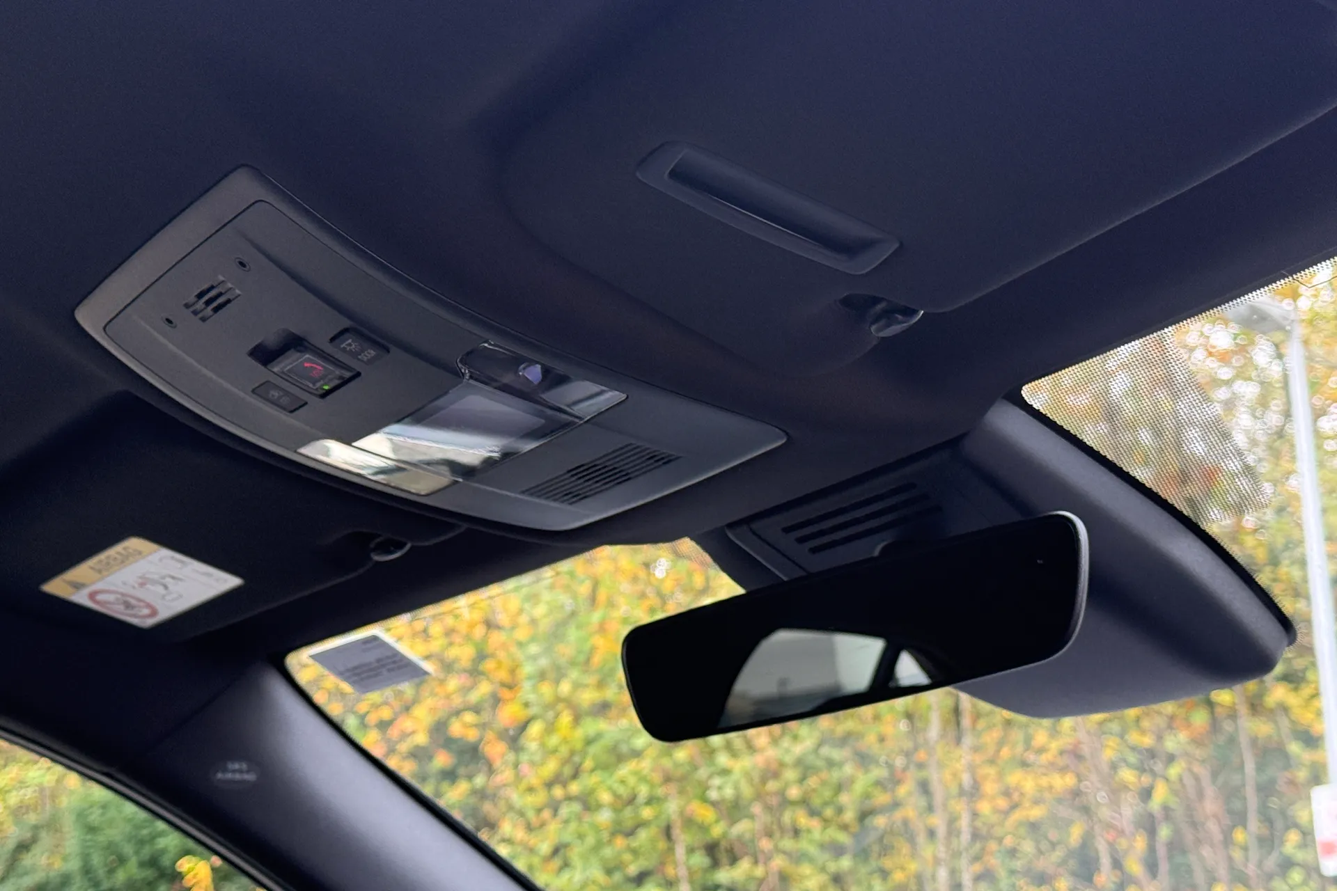 LEXUS UX thumbnail image number 50