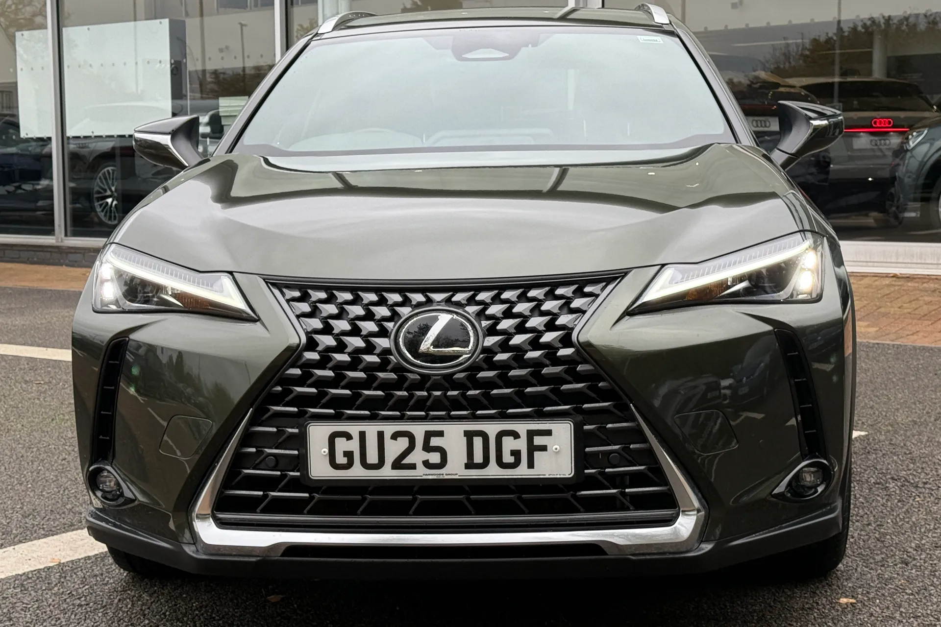 LEXUS UX thumbnail image number 15