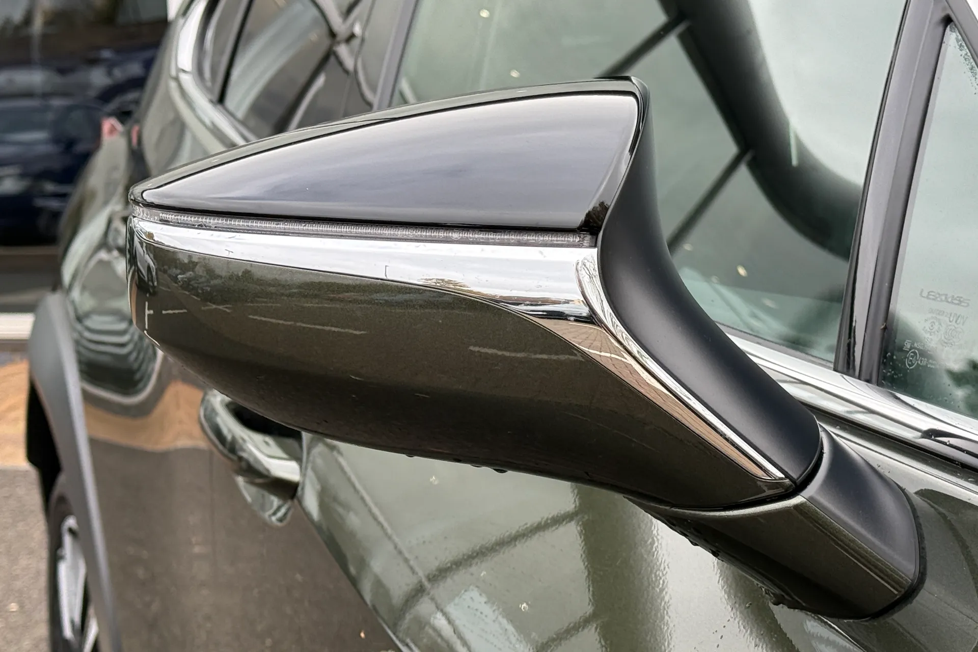 LEXUS UX thumbnail image number 43