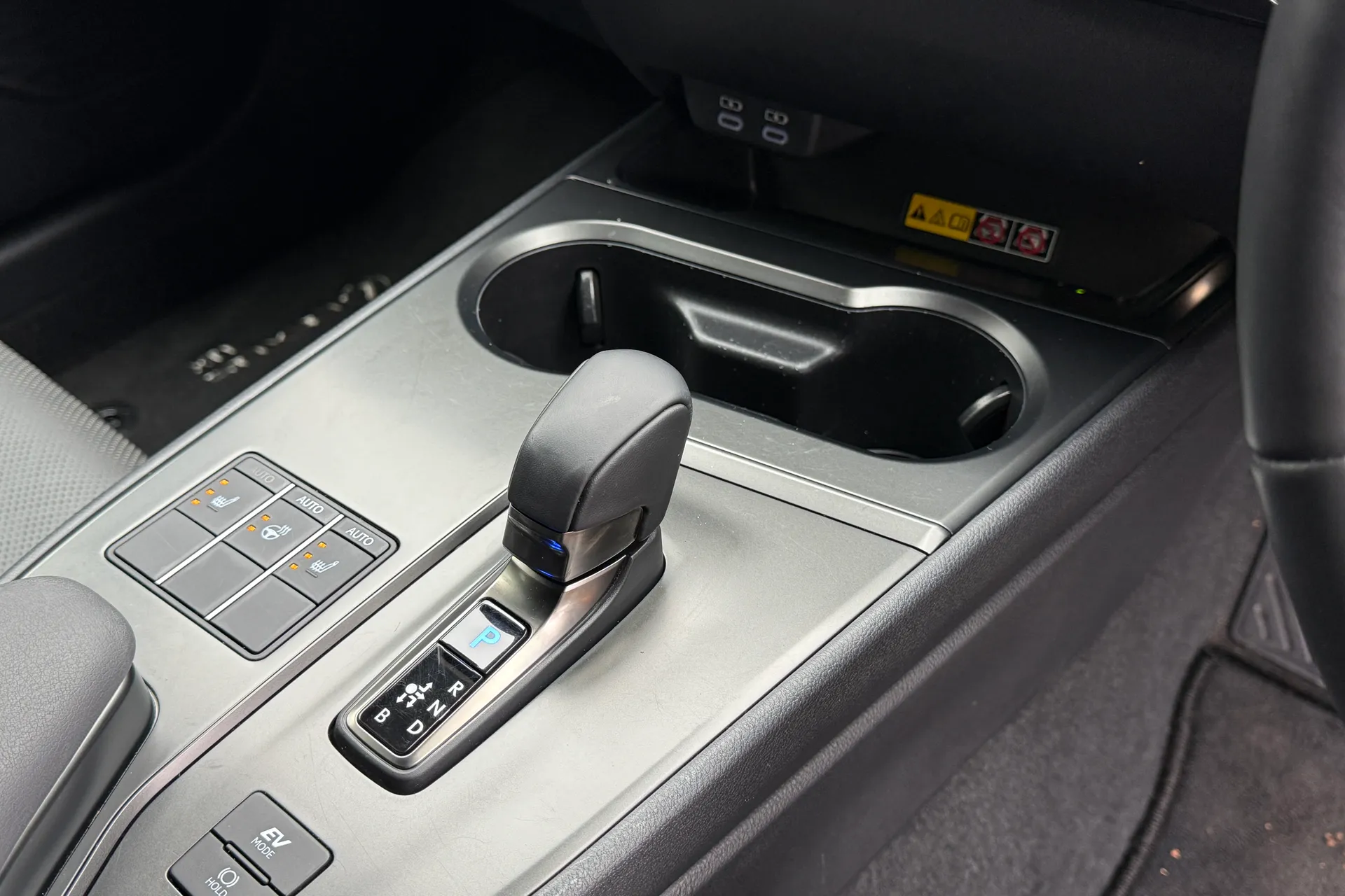 LEXUS UX thumbnail image number 48