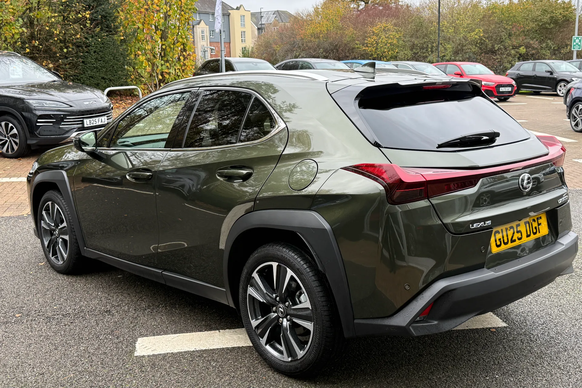 LEXUS UX thumbnail image number 8