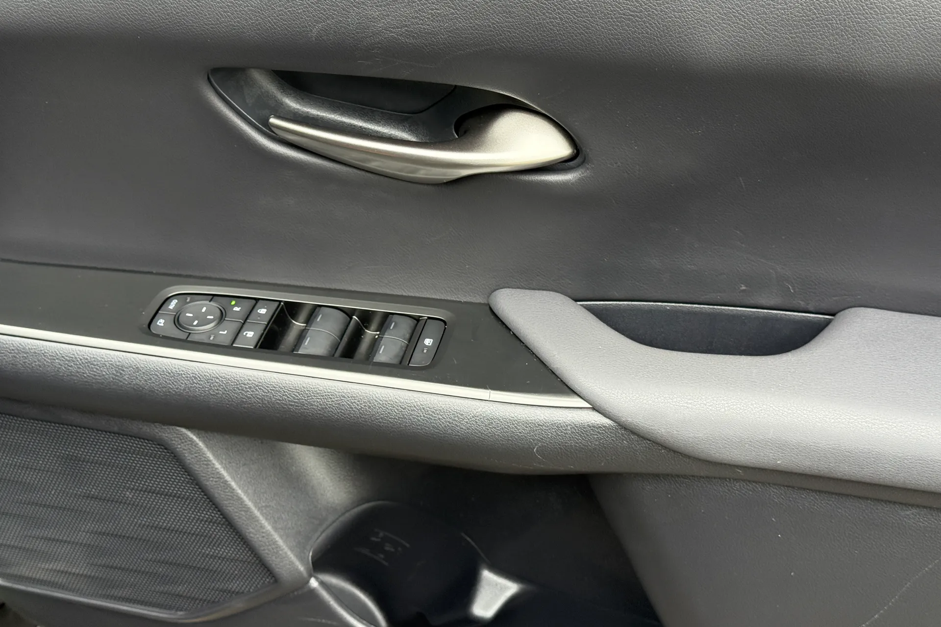 LEXUS UX thumbnail image number 45