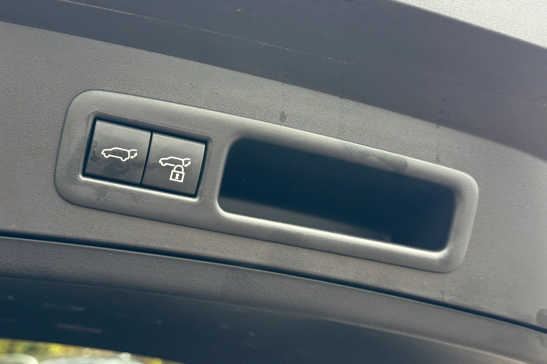 LEXUS UX thumbnail image number 32